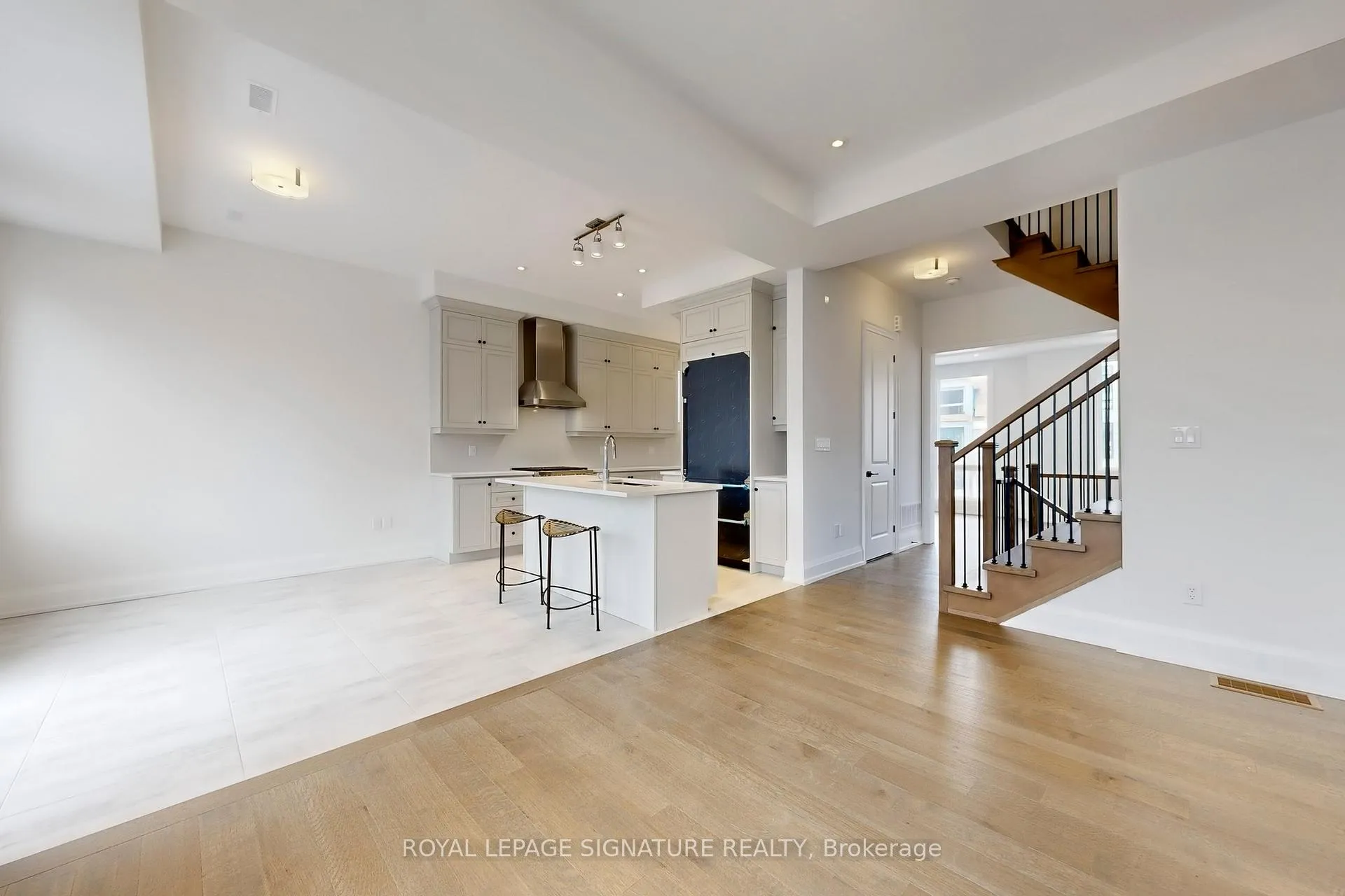 Photo 3 of 412 York Downs Boulevard, Markham, Cachet — HOMEH