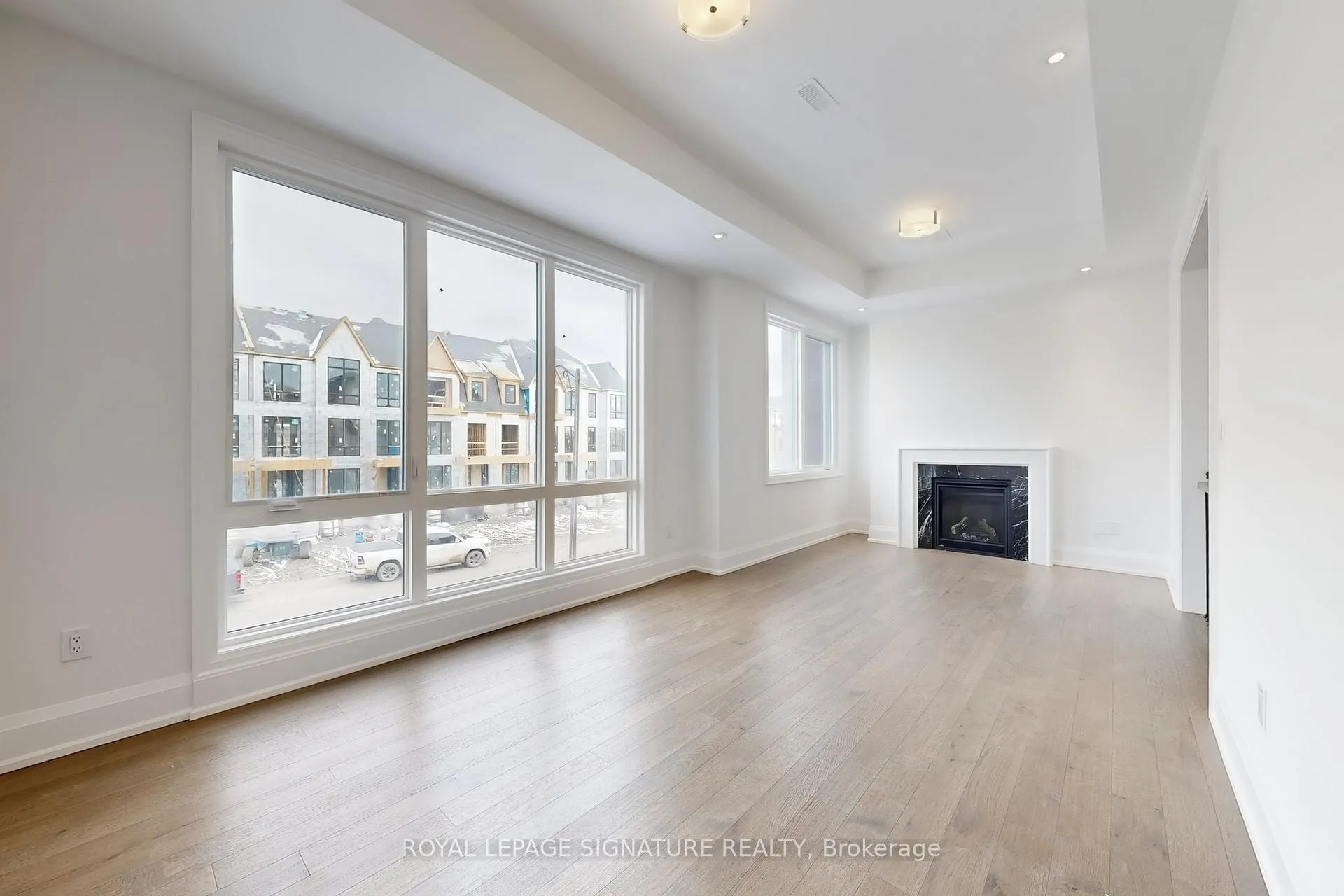 Photo 4 of 412 York Downs Boulevard, Markham, Cachet — HOMEH
