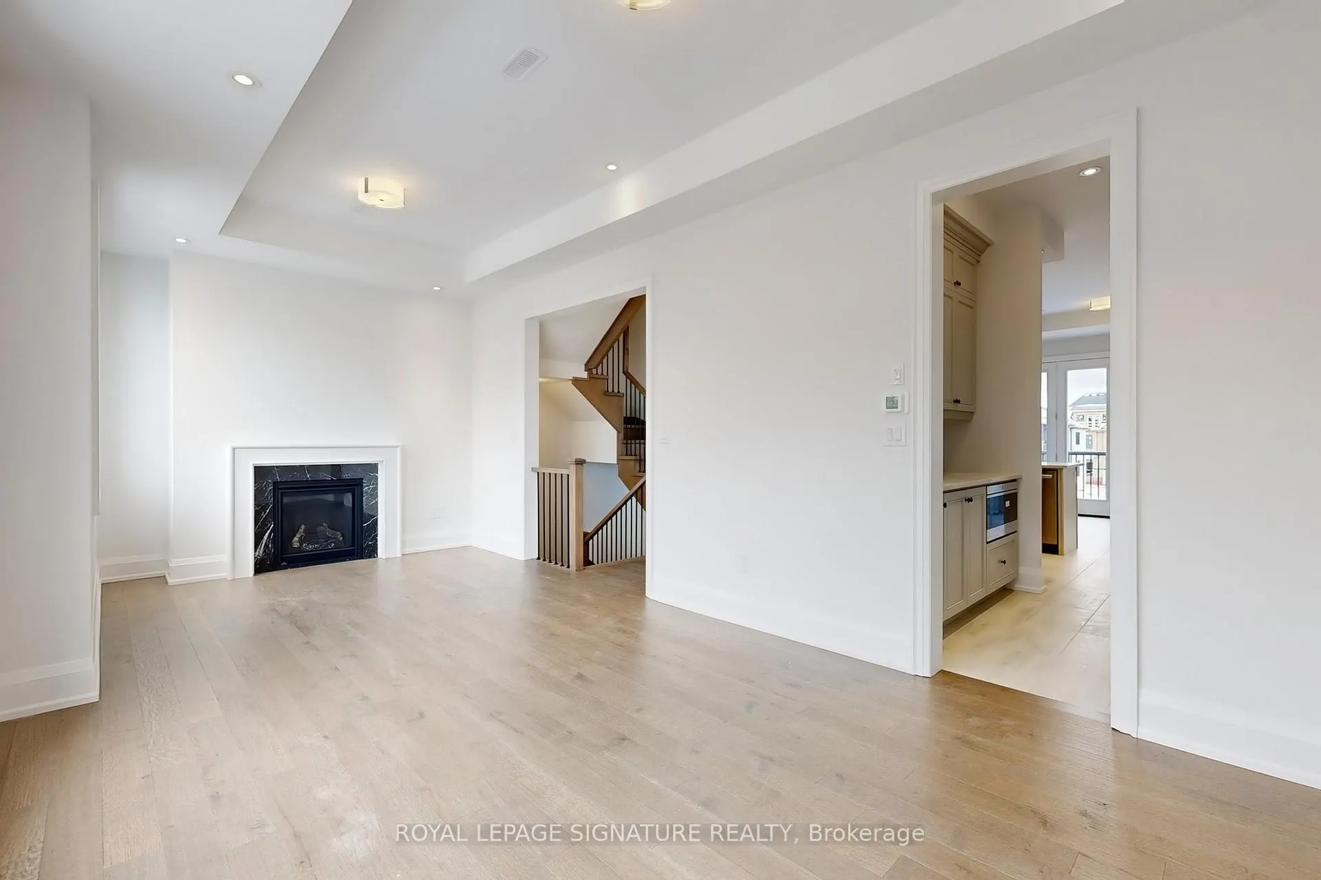 Photo 5 of 412 York Downs Boulevard, Markham, Cachet — HOMEH