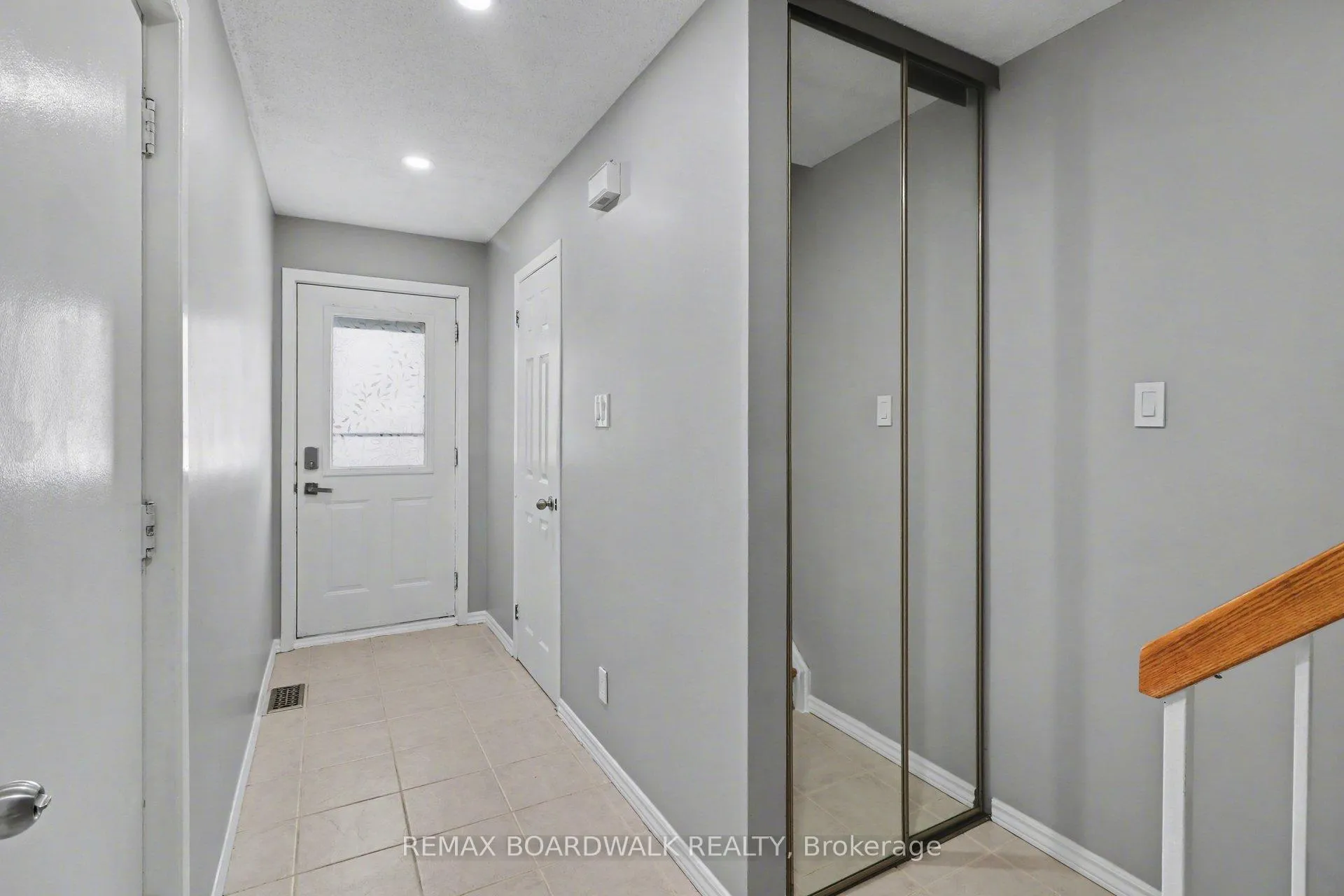 Photo 2 of Unit 3, 443 Canotia Place, Ottawa, Fallingbrook/Pineridge — HOMEH
