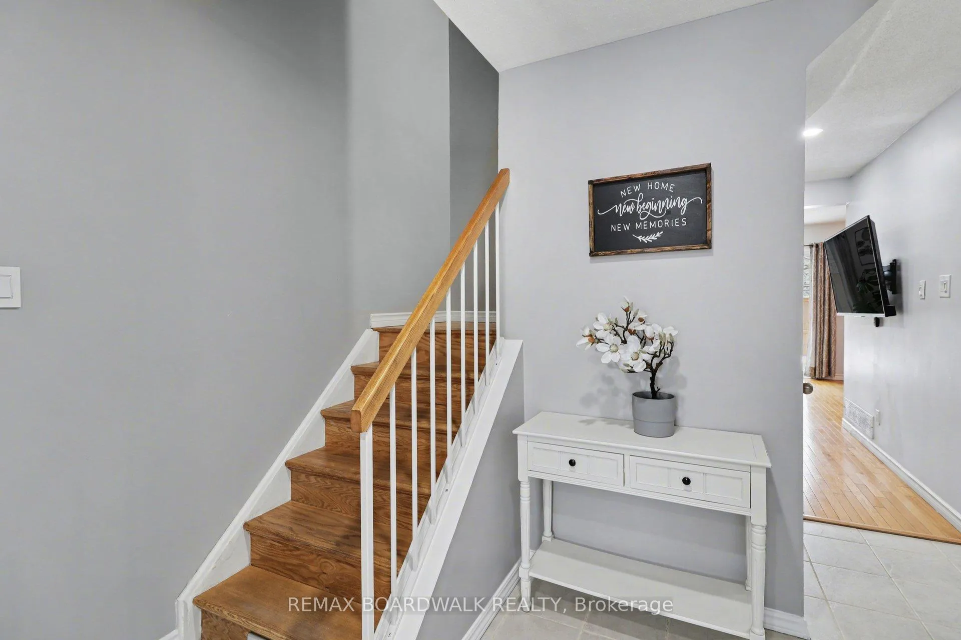 Photo 3 of Unit 3, 443 Canotia Place, Ottawa, Fallingbrook/Pineridge — HOMEH