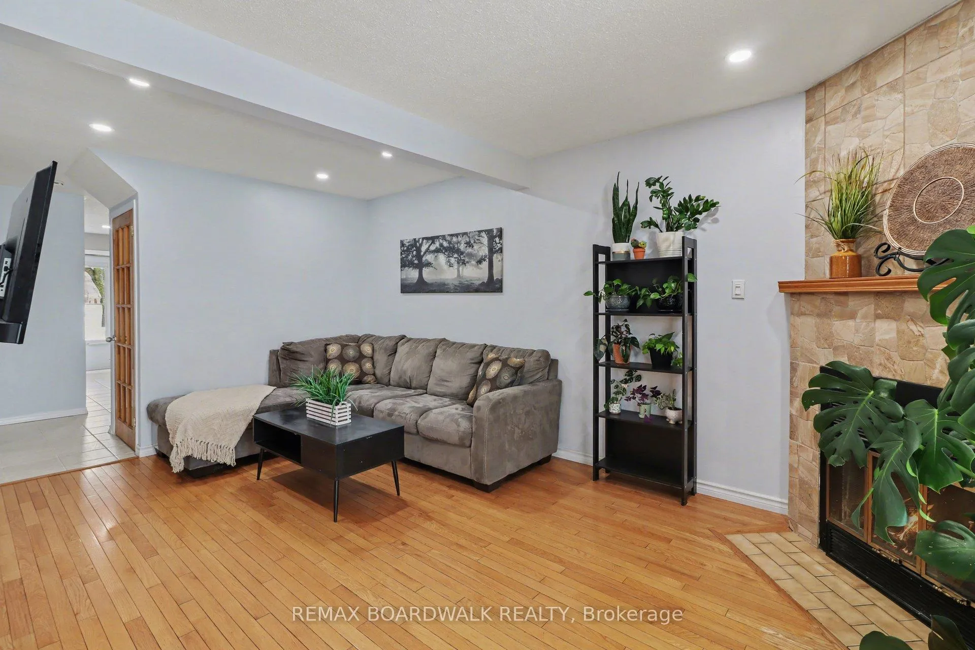 Photo 5 of Unit 3, 443 Canotia Place, Ottawa, Fallingbrook/Pineridge — HOMEH