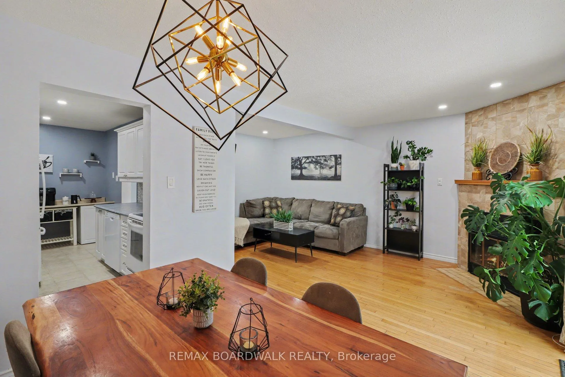 Photo 6 of Unit 3, 443 Canotia Place, Ottawa, Fallingbrook/Pineridge — HOMEH