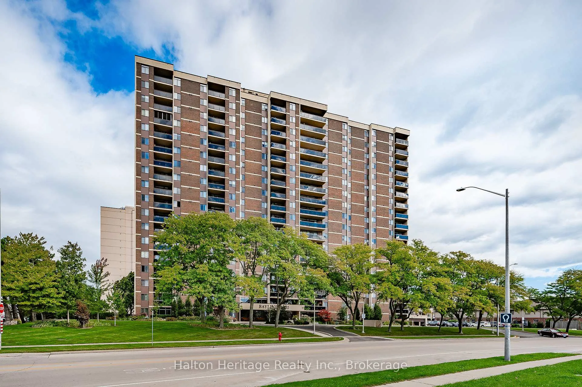 Photo 2 of Unit 308, 301 Frances Avenue, Hamilton, Stoney Creek — HOMEH
