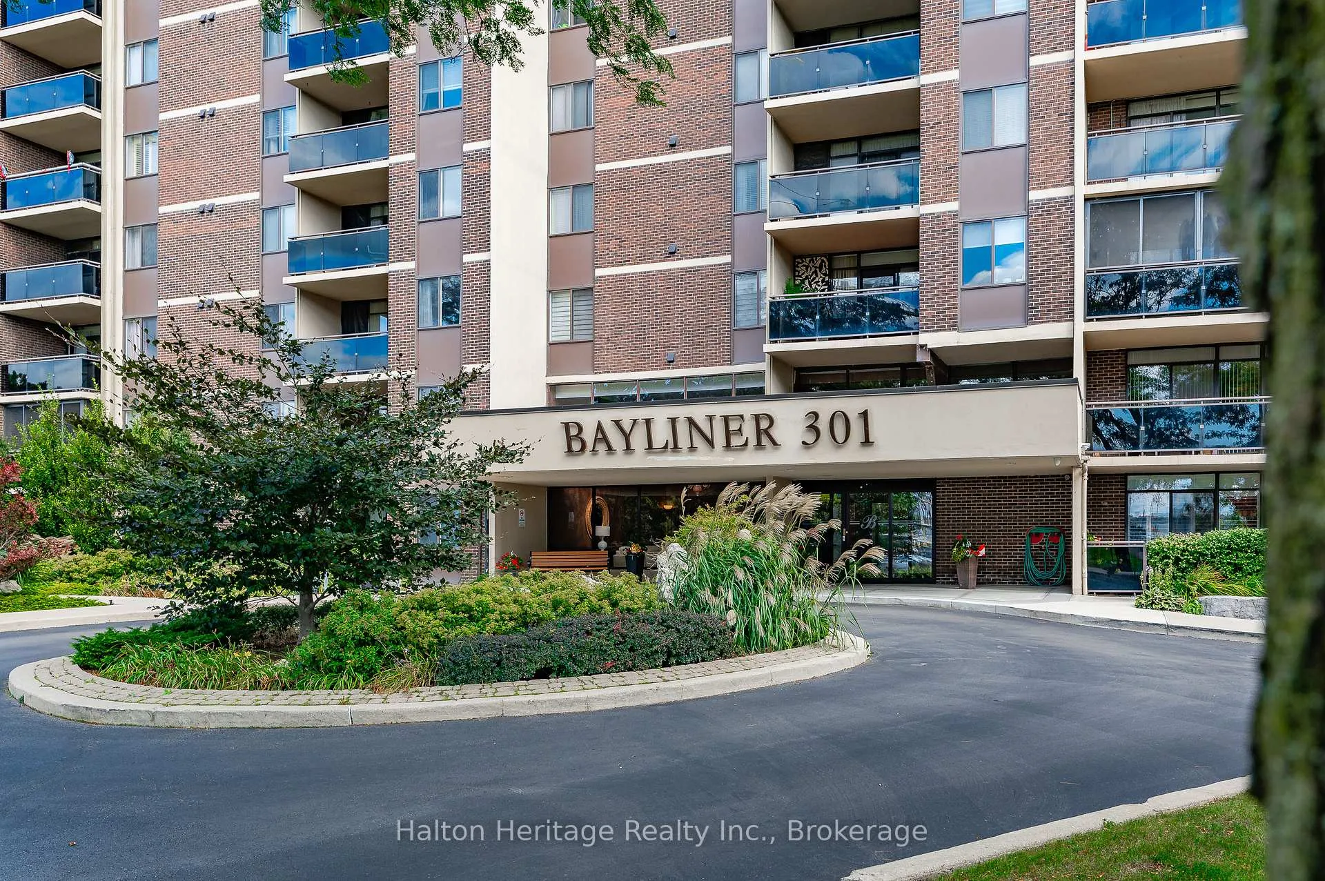 Photo 3 of Unit 308, 301 Frances Avenue, Hamilton, Stoney Creek — HOMEH