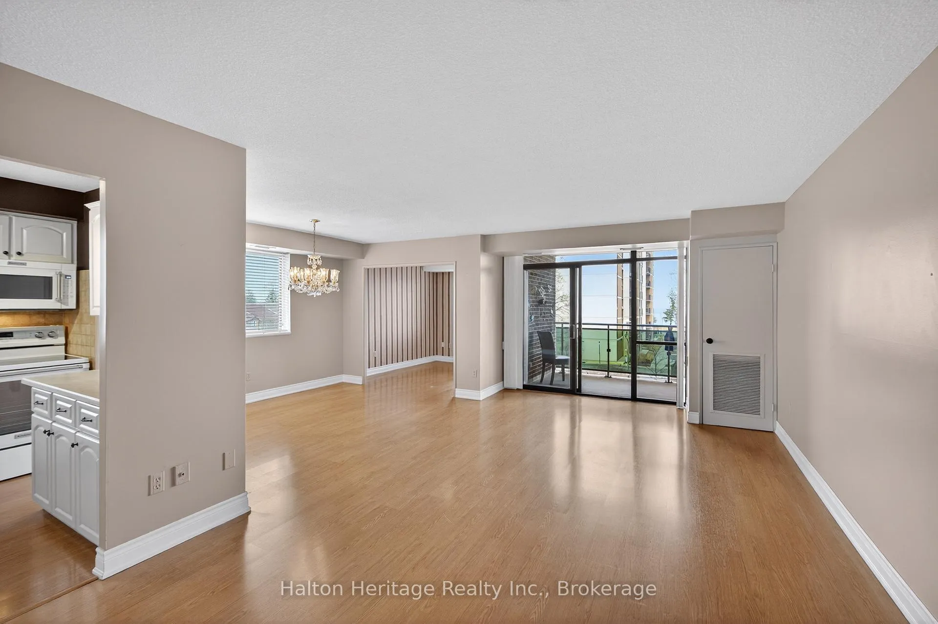 Photo 8 of Unit 308, 301 Frances Avenue, Hamilton, Stoney Creek — HOMEH