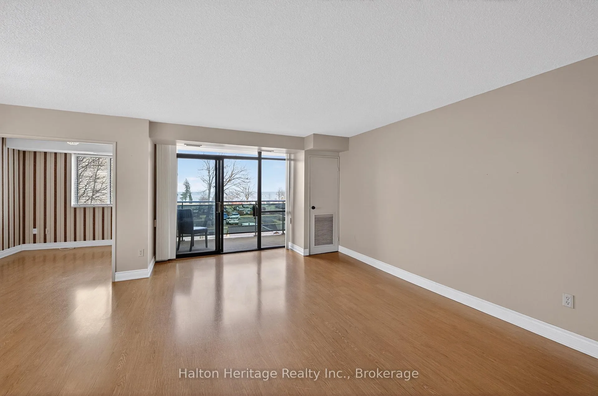 Photo 9 of Unit 308, 301 Frances Avenue, Hamilton, Stoney Creek — HOMEH