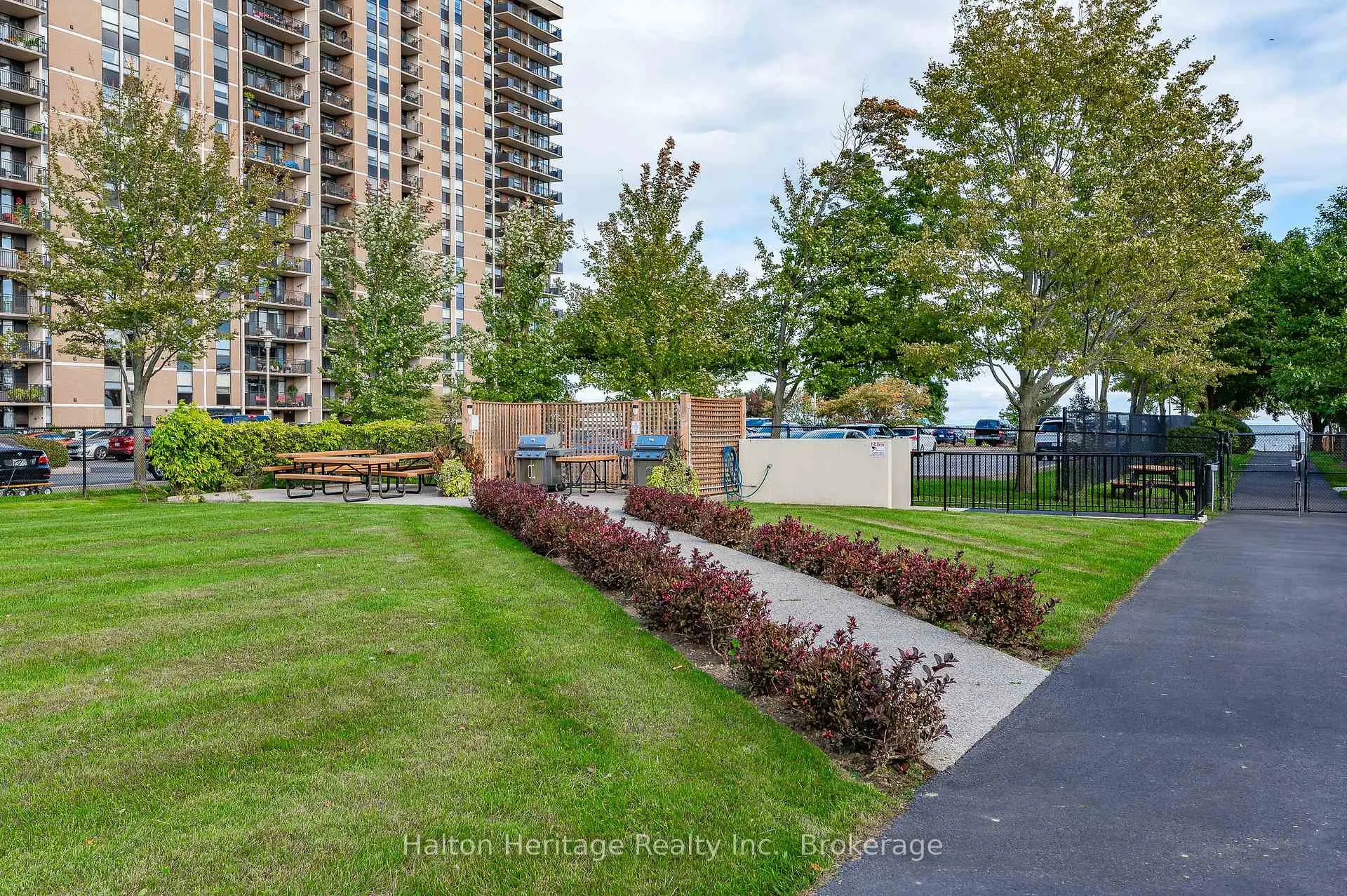 Photo 40 of Unit 308, 301 Frances Avenue, Hamilton, Stoney Creek — HOMEH