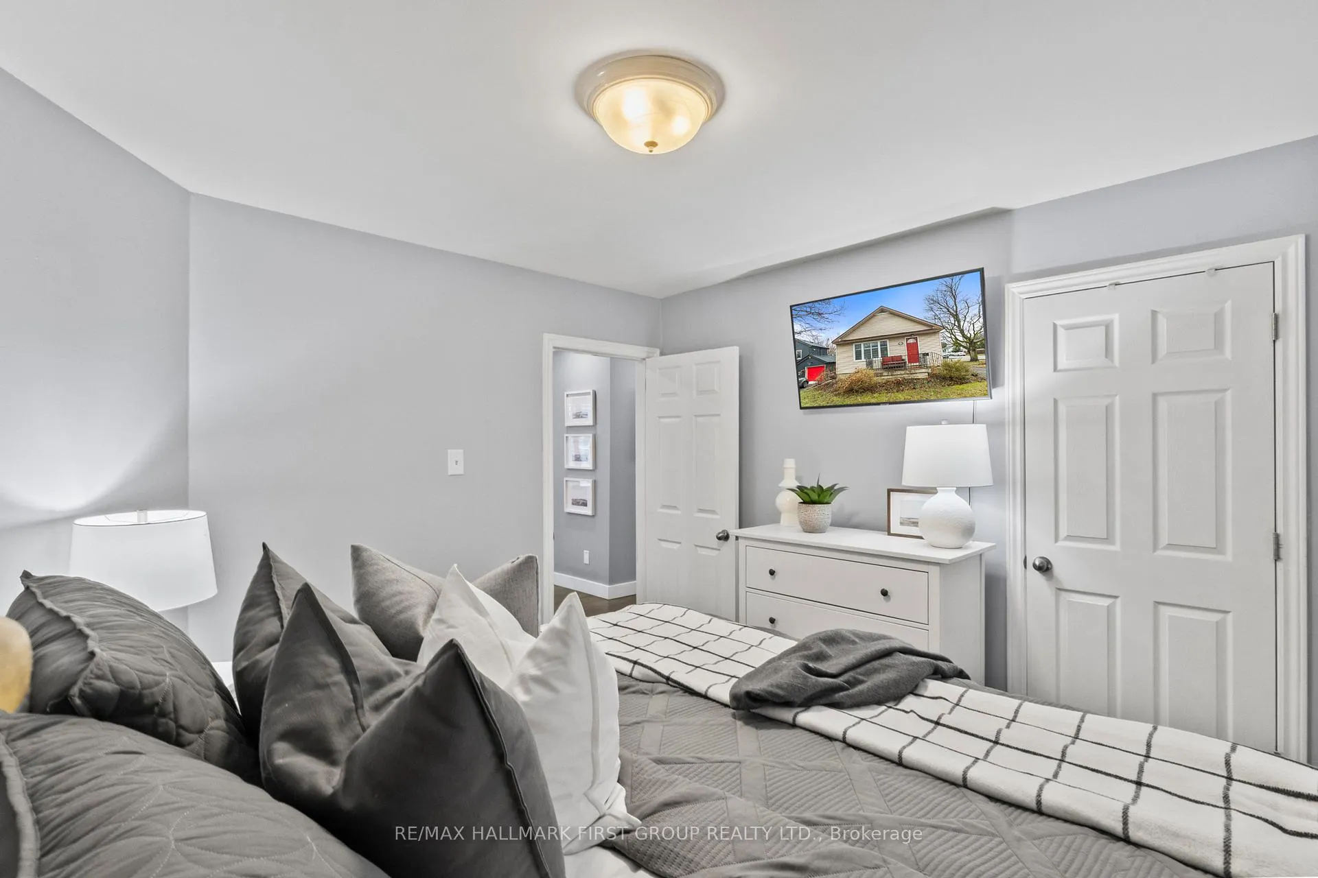 Photo 21 of 107 Maple Street W, Whitby, Downtown Whitby — HOMEH