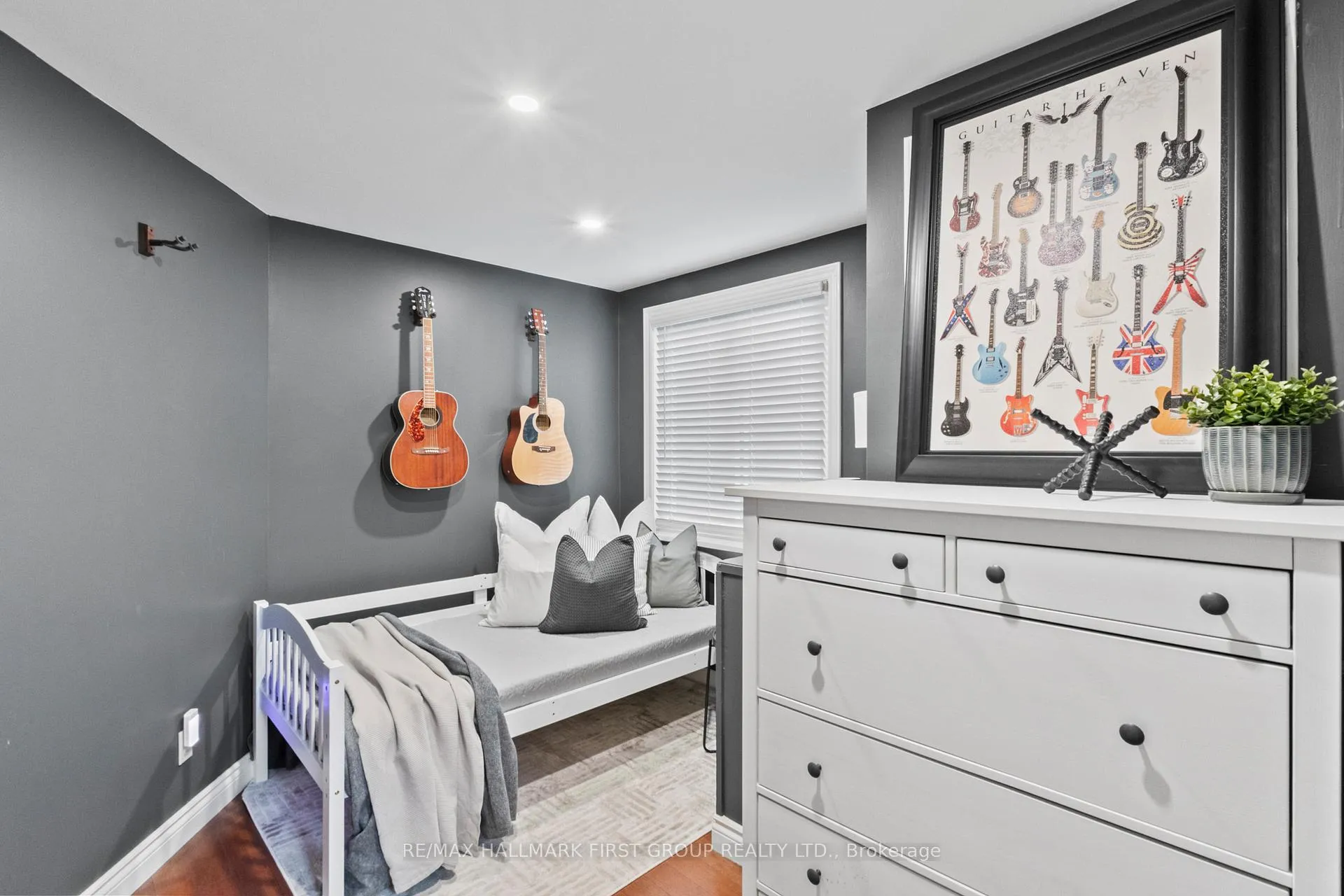Photo 23 of 107 Maple Street W, Whitby, Downtown Whitby — HOMEH
