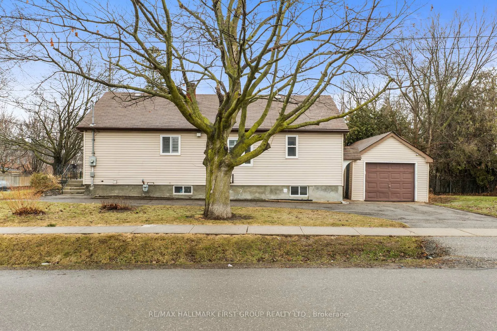 Photo 29 of 107 Maple Street W, Whitby, Downtown Whitby — HOMEH