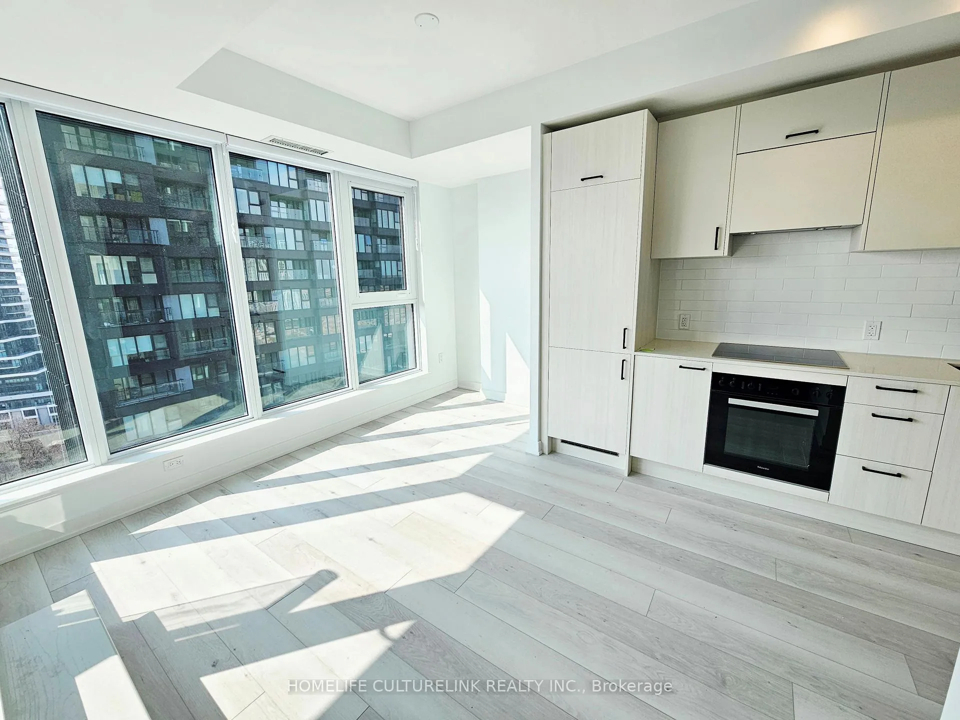 Photo 4 of Unit 1704, 1 Quarrington Lane, North York, Banbury-Don Mills — HOMEH