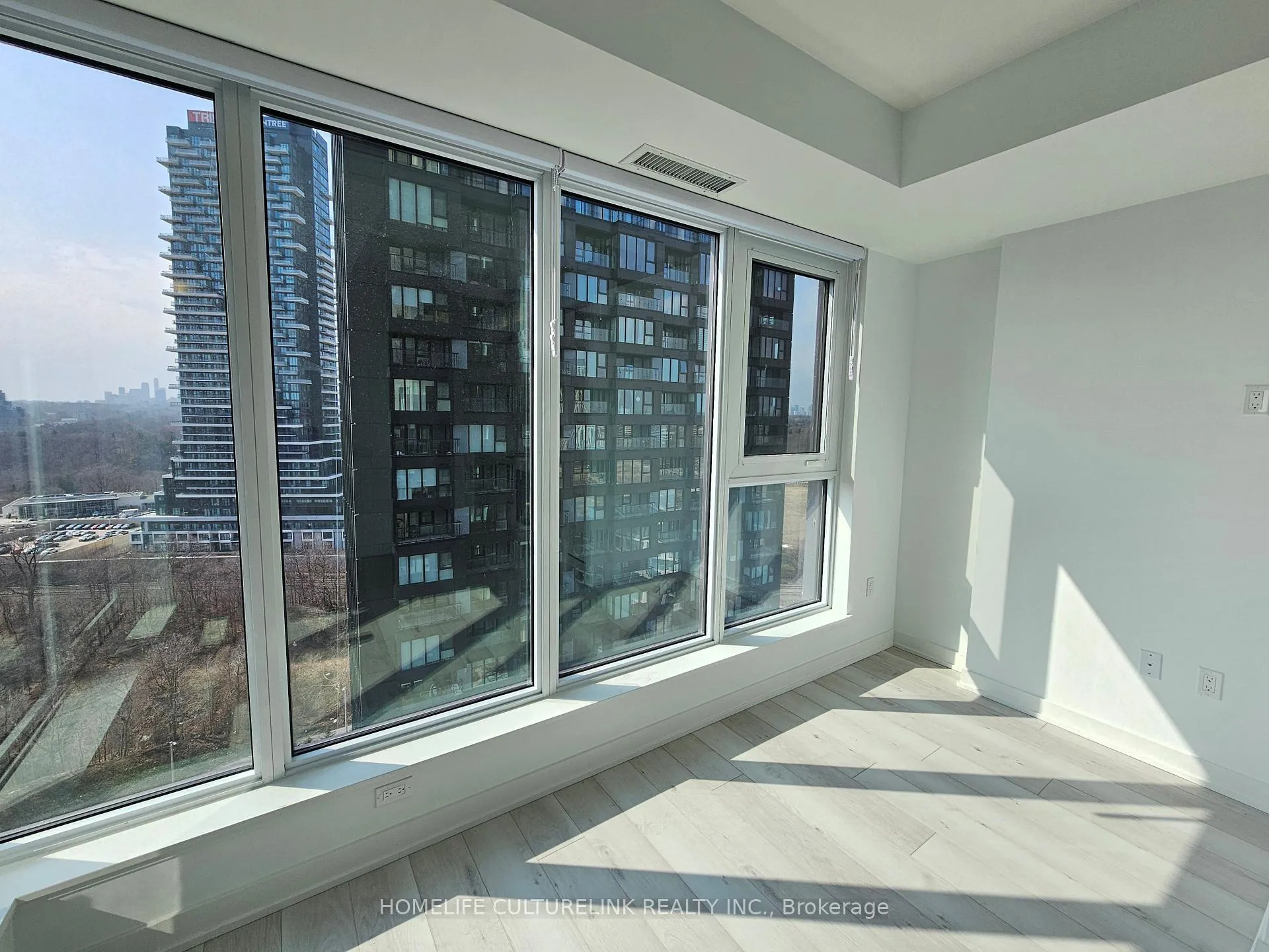 Photo 6 of Unit 1704, 1 Quarrington Lane, North York, Banbury-Don Mills — HOMEH