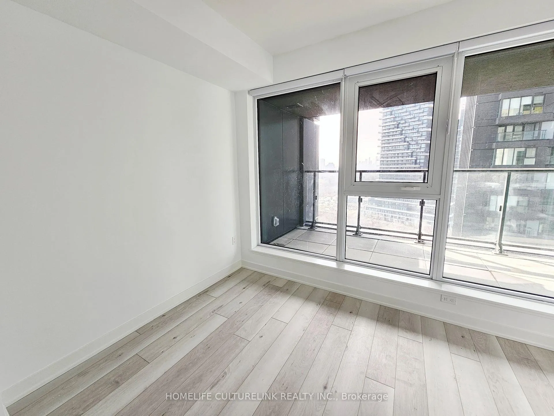 Photo 8 of Unit 1704, 1 Quarrington Lane, North York, Banbury-Don Mills — HOMEH