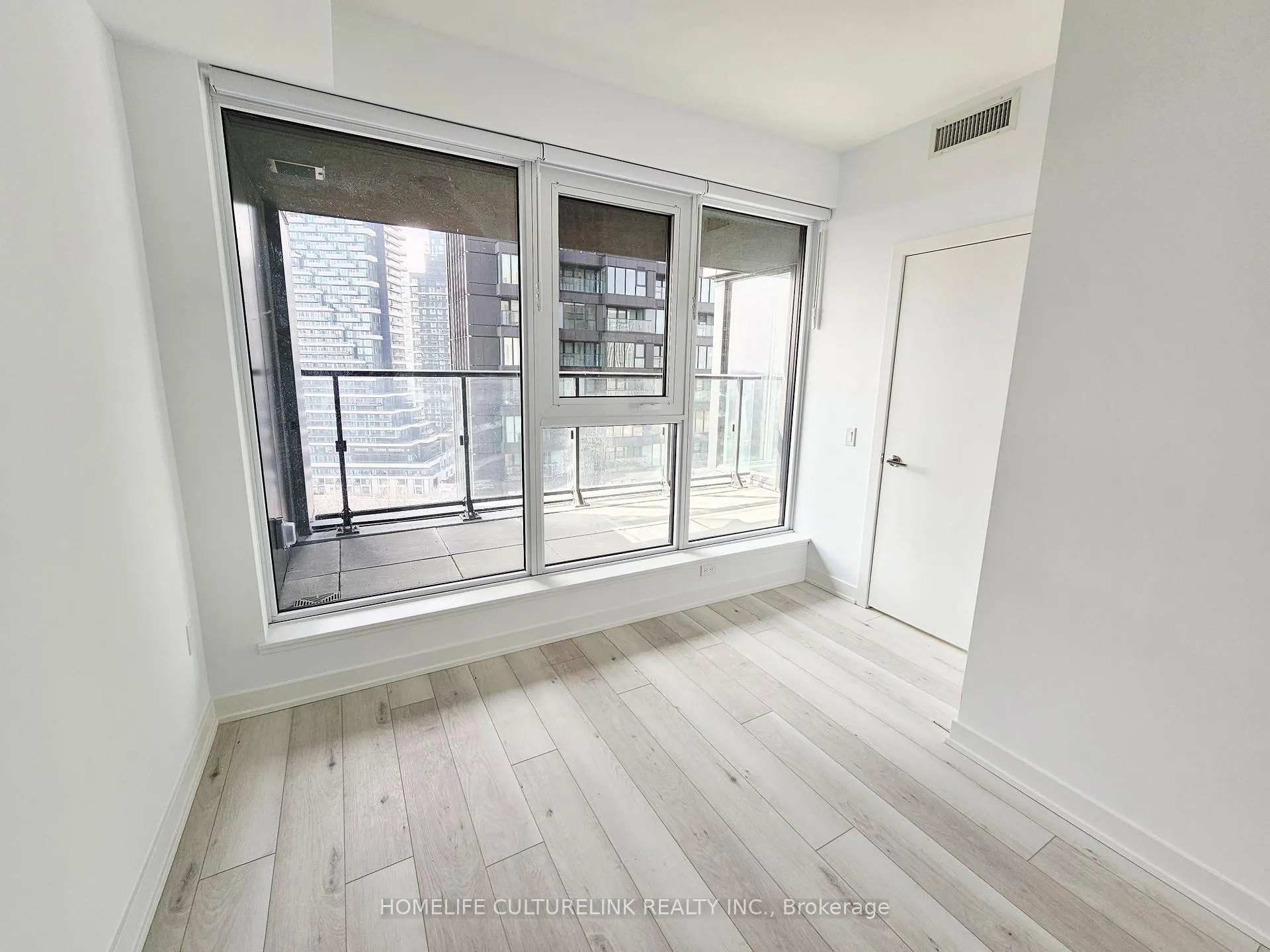 Photo 9 of Unit 1704, 1 Quarrington Lane, North York, Banbury-Don Mills — HOMEH