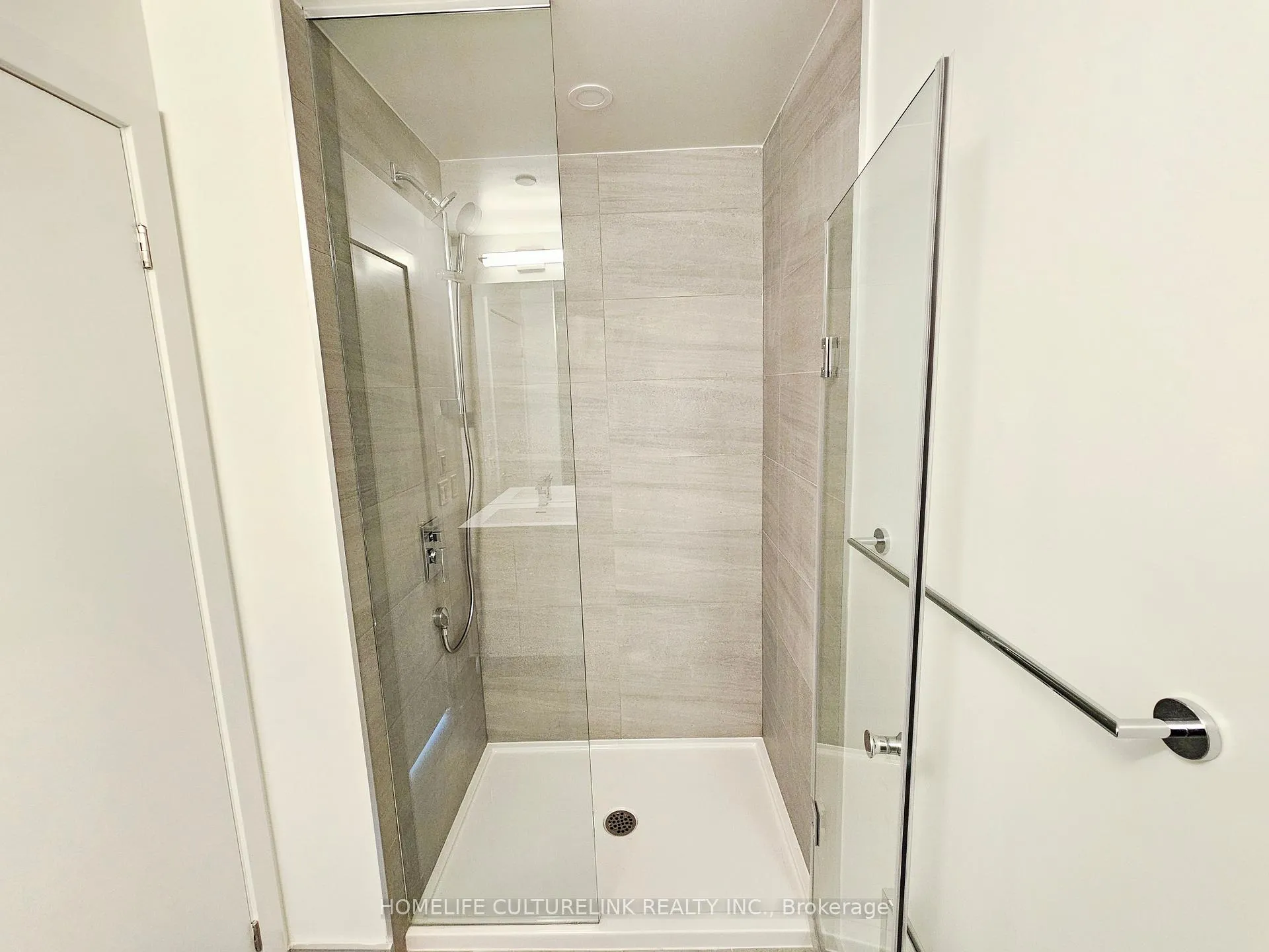 Photo 11 of Unit 1704, 1 Quarrington Lane, North York, Banbury-Don Mills — HOMEH