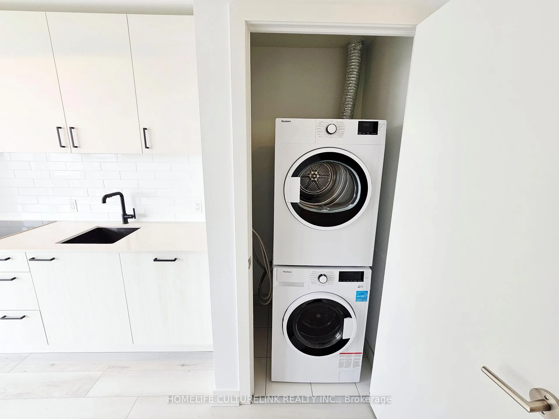 Photo 12 of Unit 1704, 1 Quarrington Lane, North York, Banbury-Don Mills — HOMEH