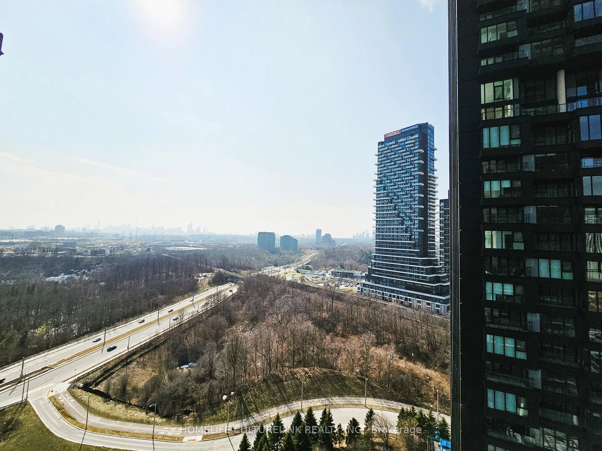 Photo 14 of Unit 1704, 1 Quarrington Lane, North York, Banbury-Don Mills — HOMEH