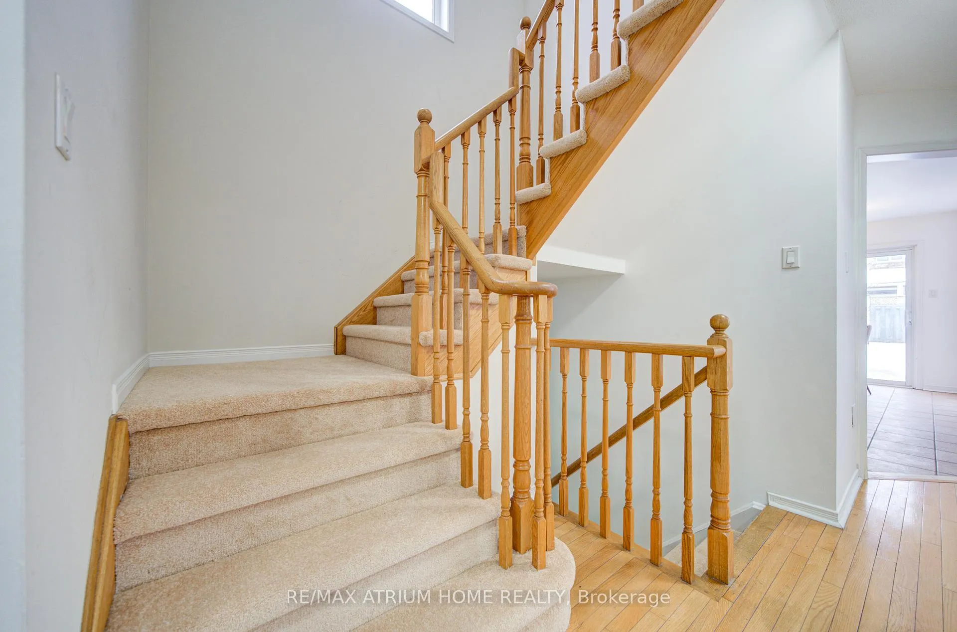 Photo 9 of 59 Hollybush Drive, Vaughan, Maple — HOMEH