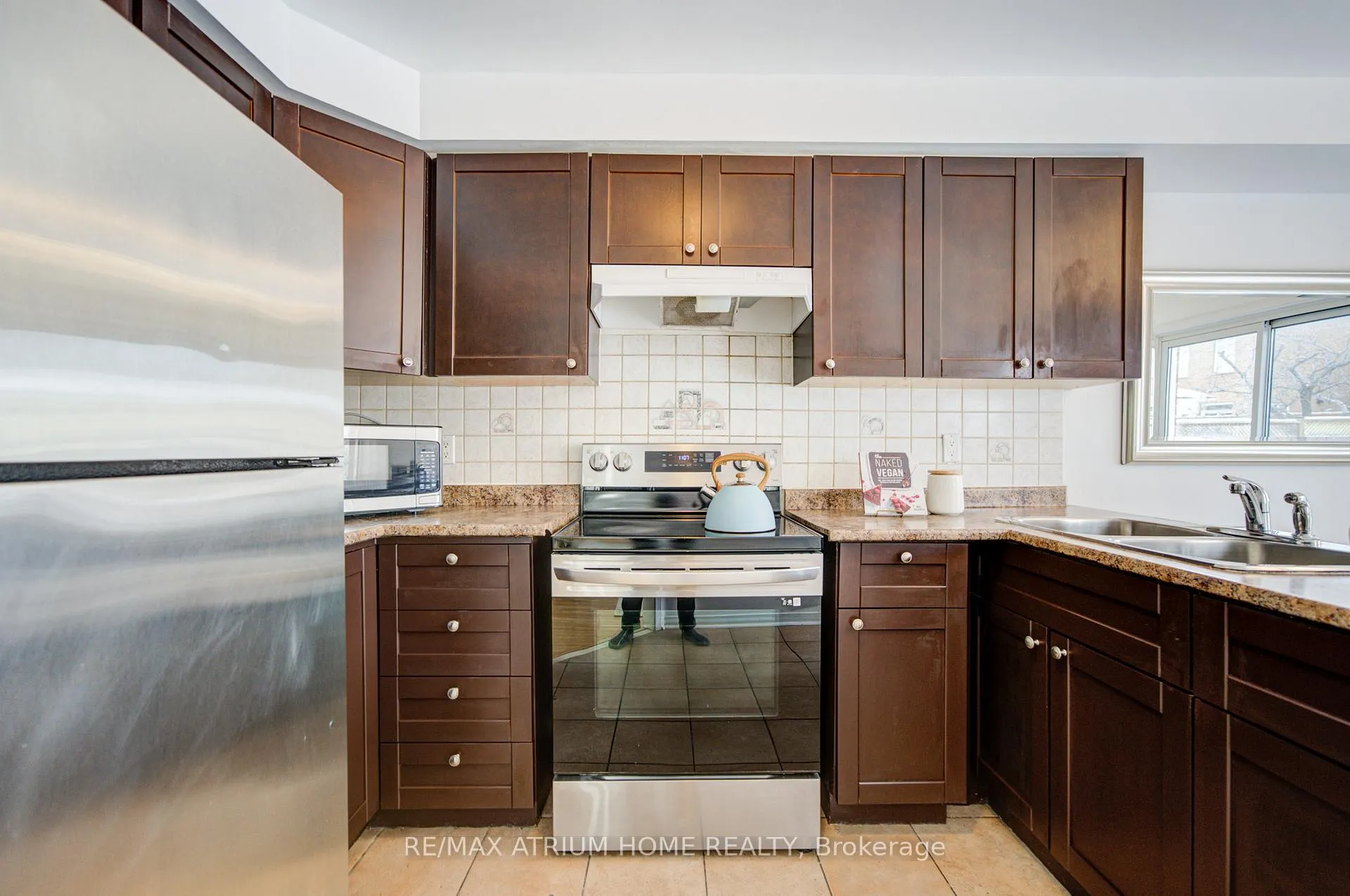 Photo 20 of 59 Hollybush Drive, Vaughan, Maple — HOMEH