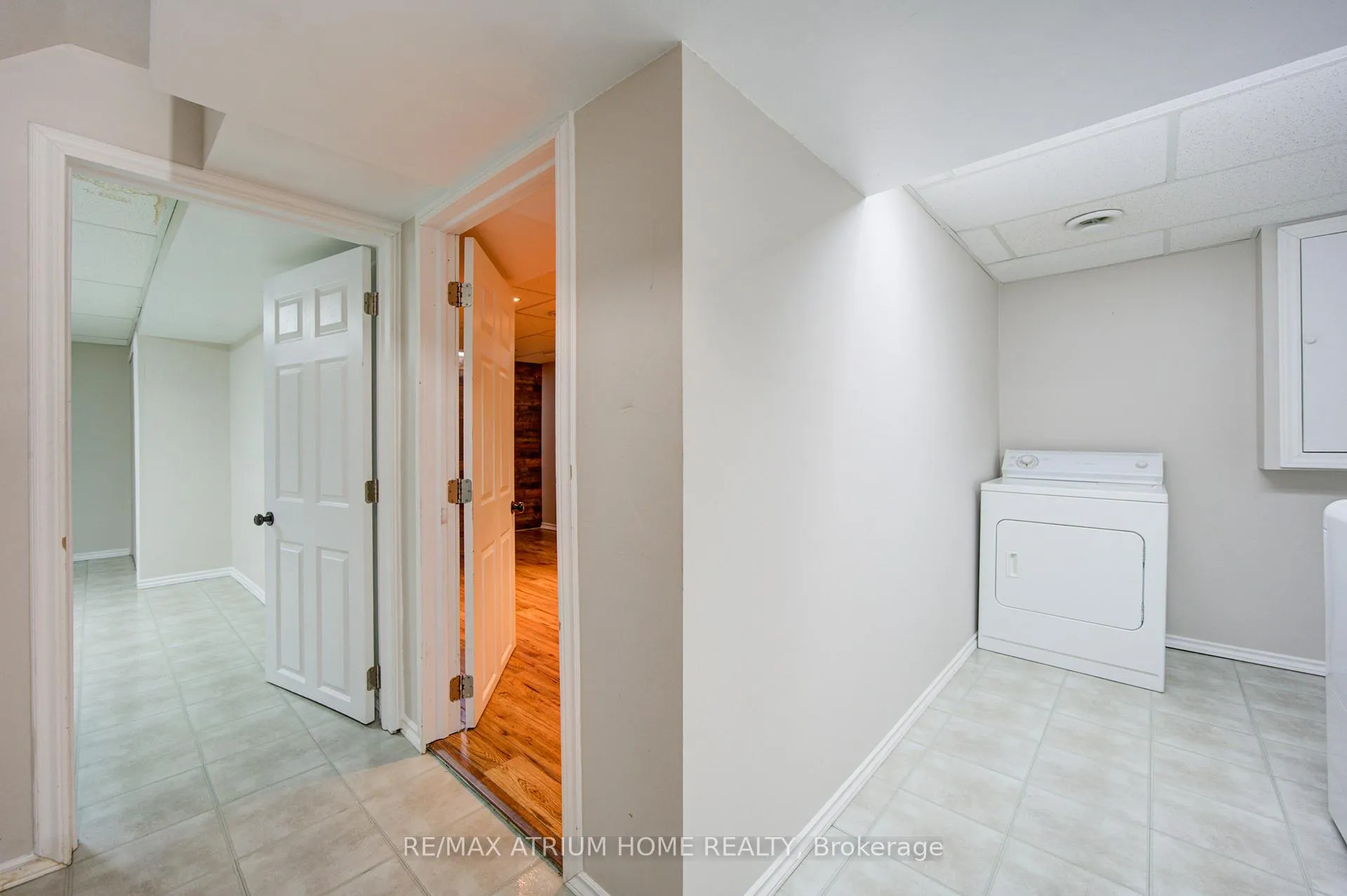 Photo 38 of 59 Hollybush Drive, Vaughan, Maple — HOMEH