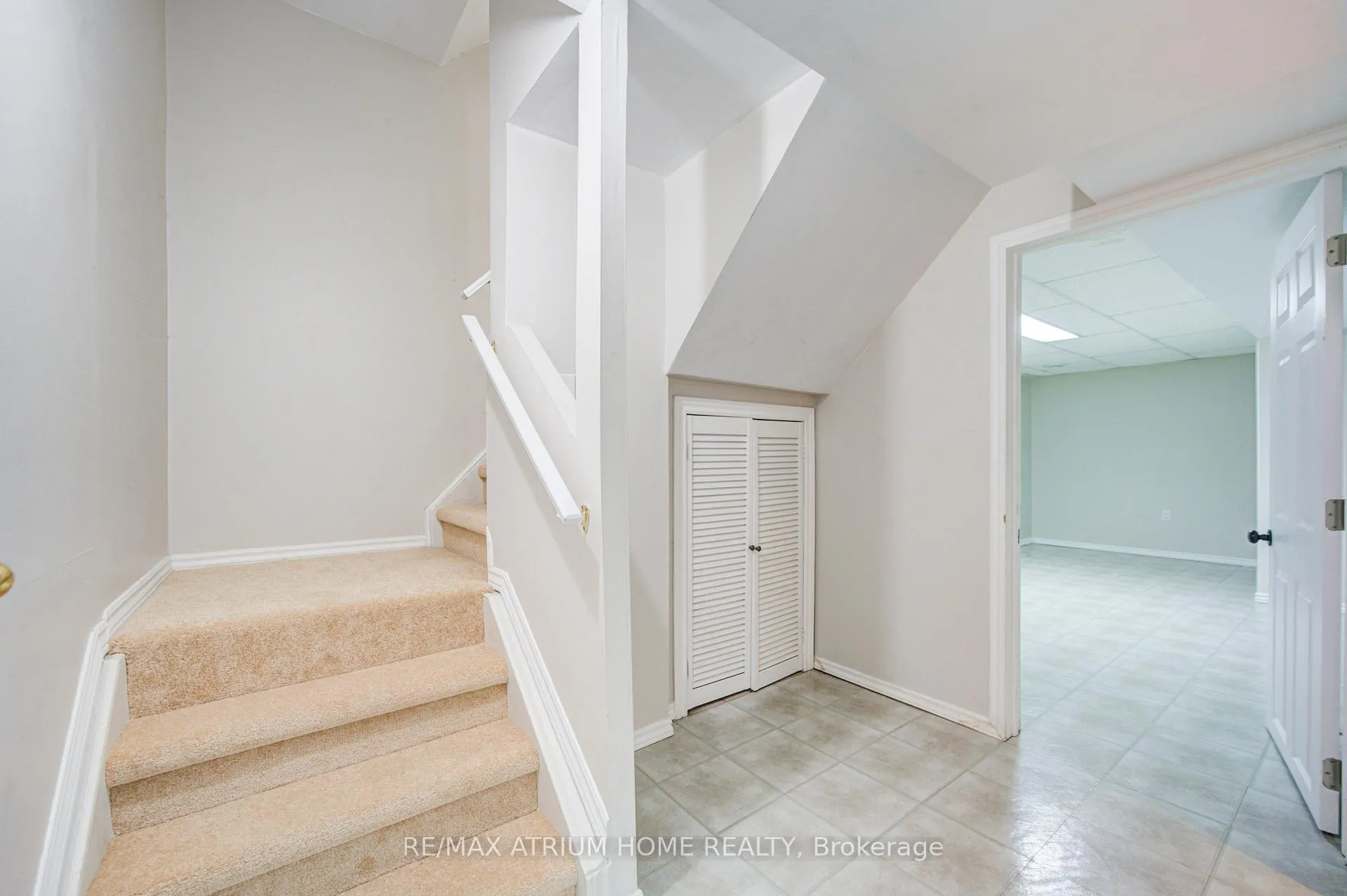 Photo 41 of 59 Hollybush Drive, Vaughan, Maple — HOMEH