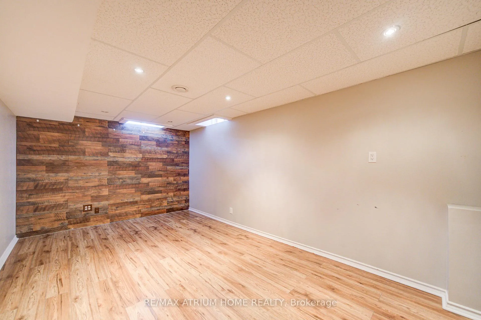 Photo 42 of 59 Hollybush Drive, Vaughan, Maple — HOMEH