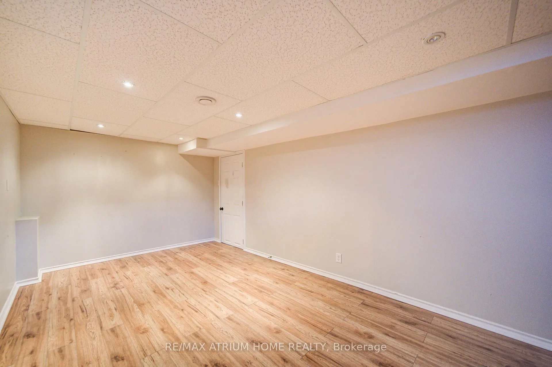 Photo 43 of 59 Hollybush Drive, Vaughan, Maple — HOMEH