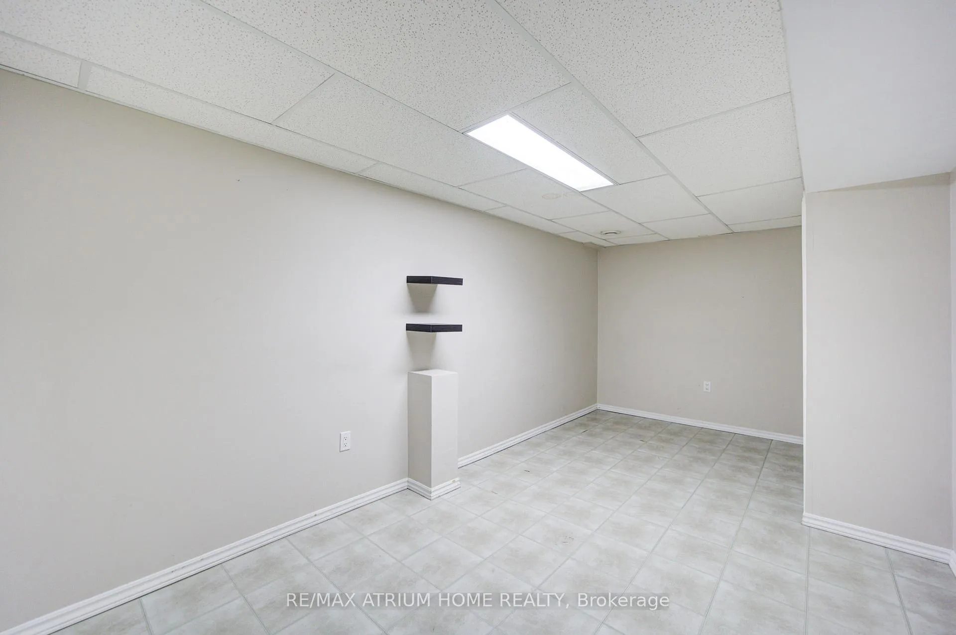 Photo 44 of 59 Hollybush Drive, Vaughan, Maple — HOMEH