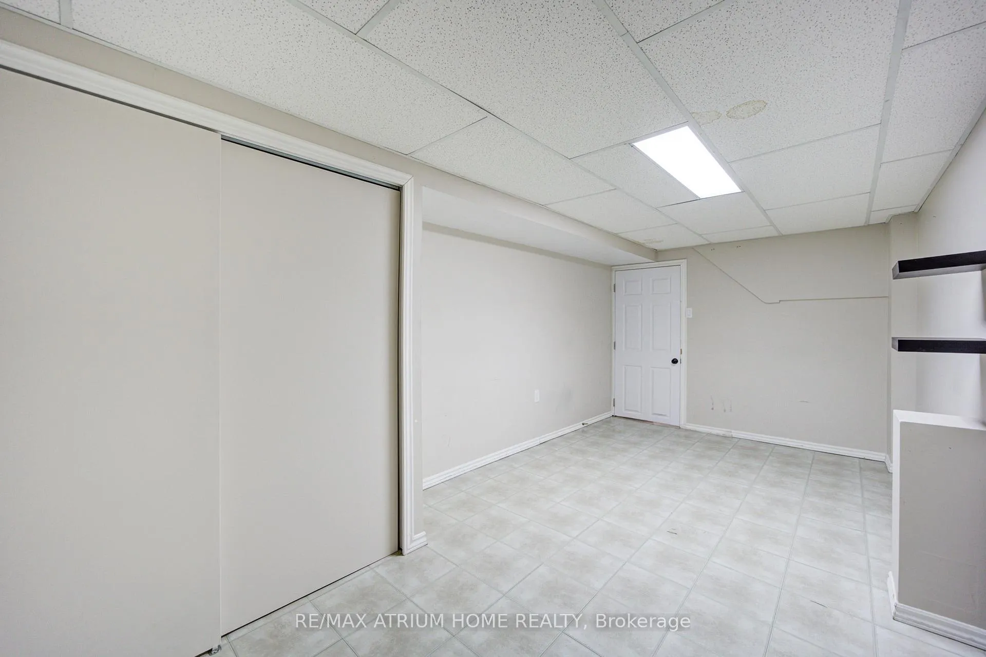 Photo 45 of 59 Hollybush Drive, Vaughan, Maple — HOMEH