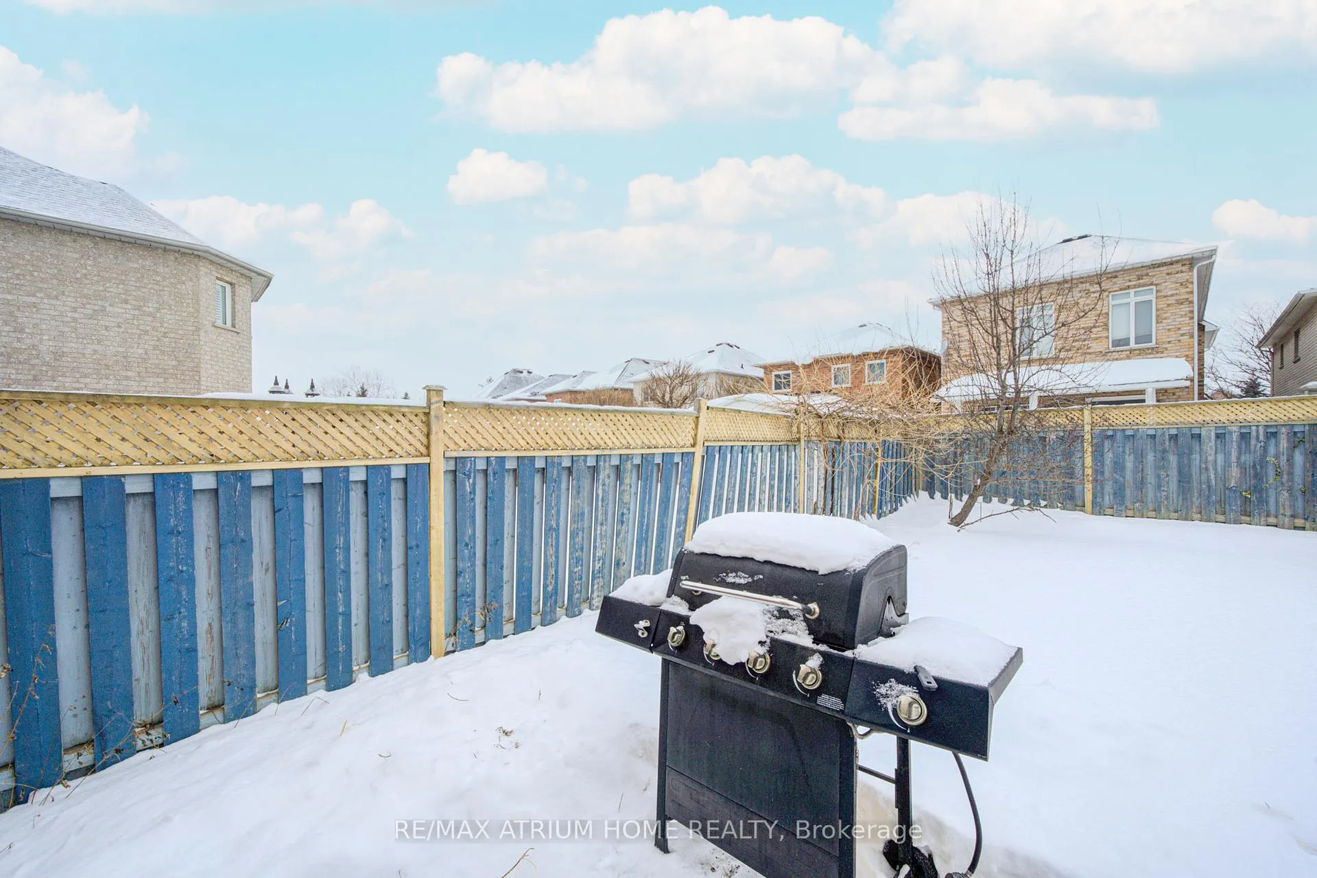 Photo 46 of 59 Hollybush Drive, Vaughan, Maple — HOMEH