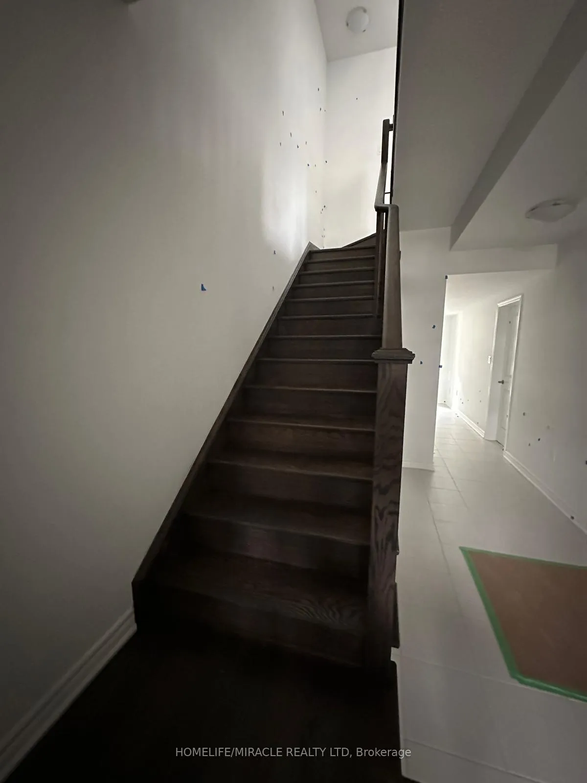 Photo 5 of 232 Keppel Circle, Brampton, Northwest Brampton — HOMEH