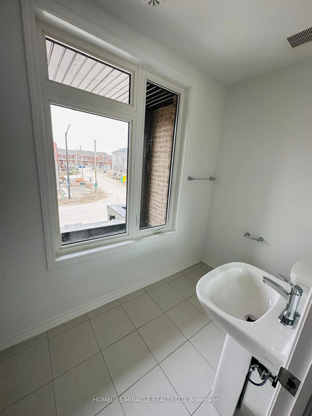 Photo 20 of 232 Keppel Circle, Brampton, Northwest Brampton — HOMEH