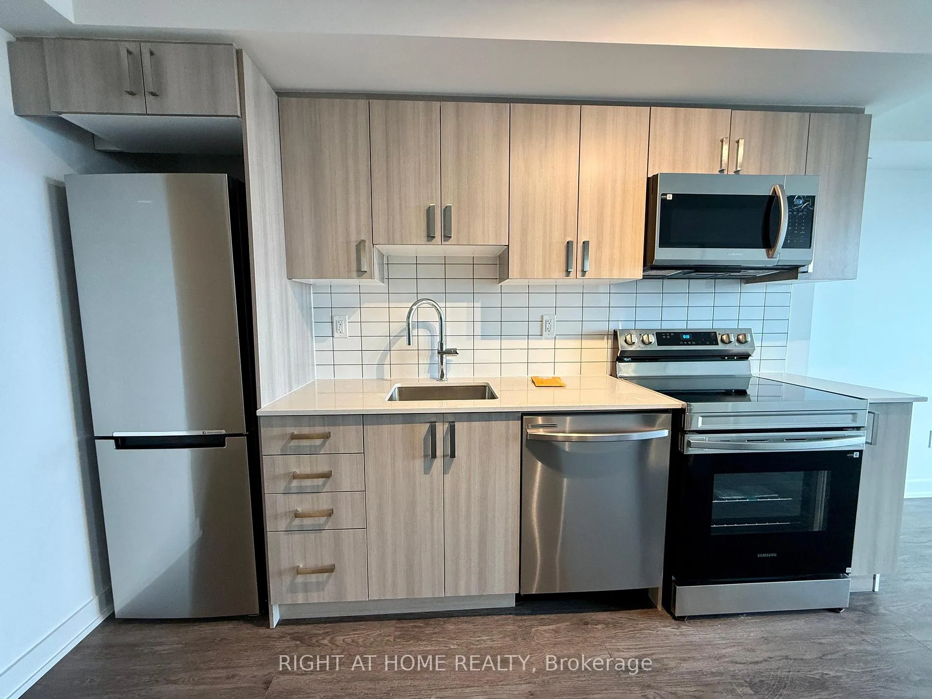 Photo 12 of Unit 807, 1010 Sandy Beach Rd, Pickering, Bay Ridges — HOMEH
