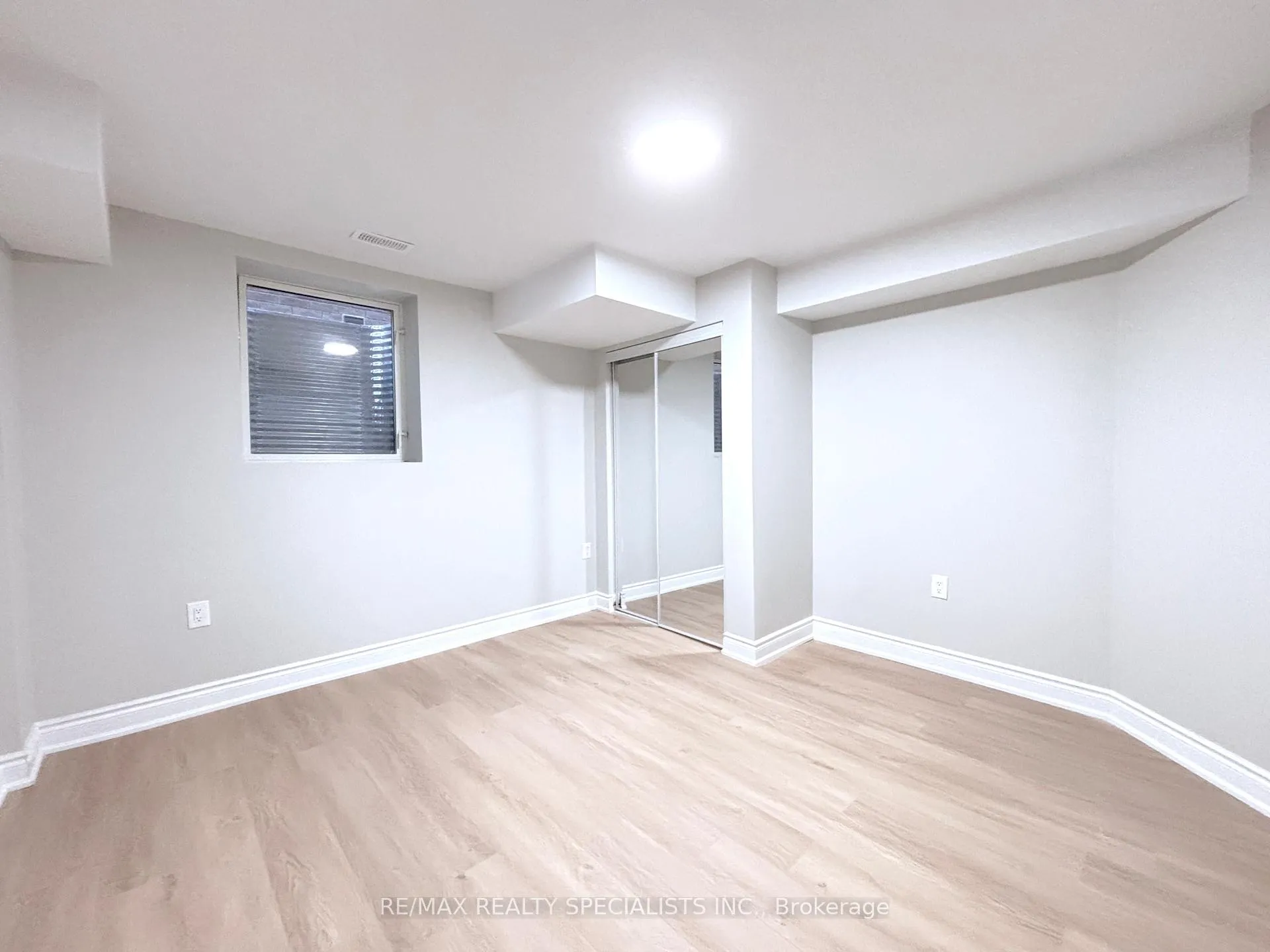 Photo 5 of Unit Lower, 1480 Buttercup Court, Milton, Walker — HOMEH