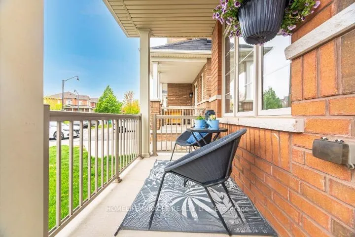 Photo 2 of 25 Baby Pointe Trail, Brampton, Northwest Brampton — HOMEH