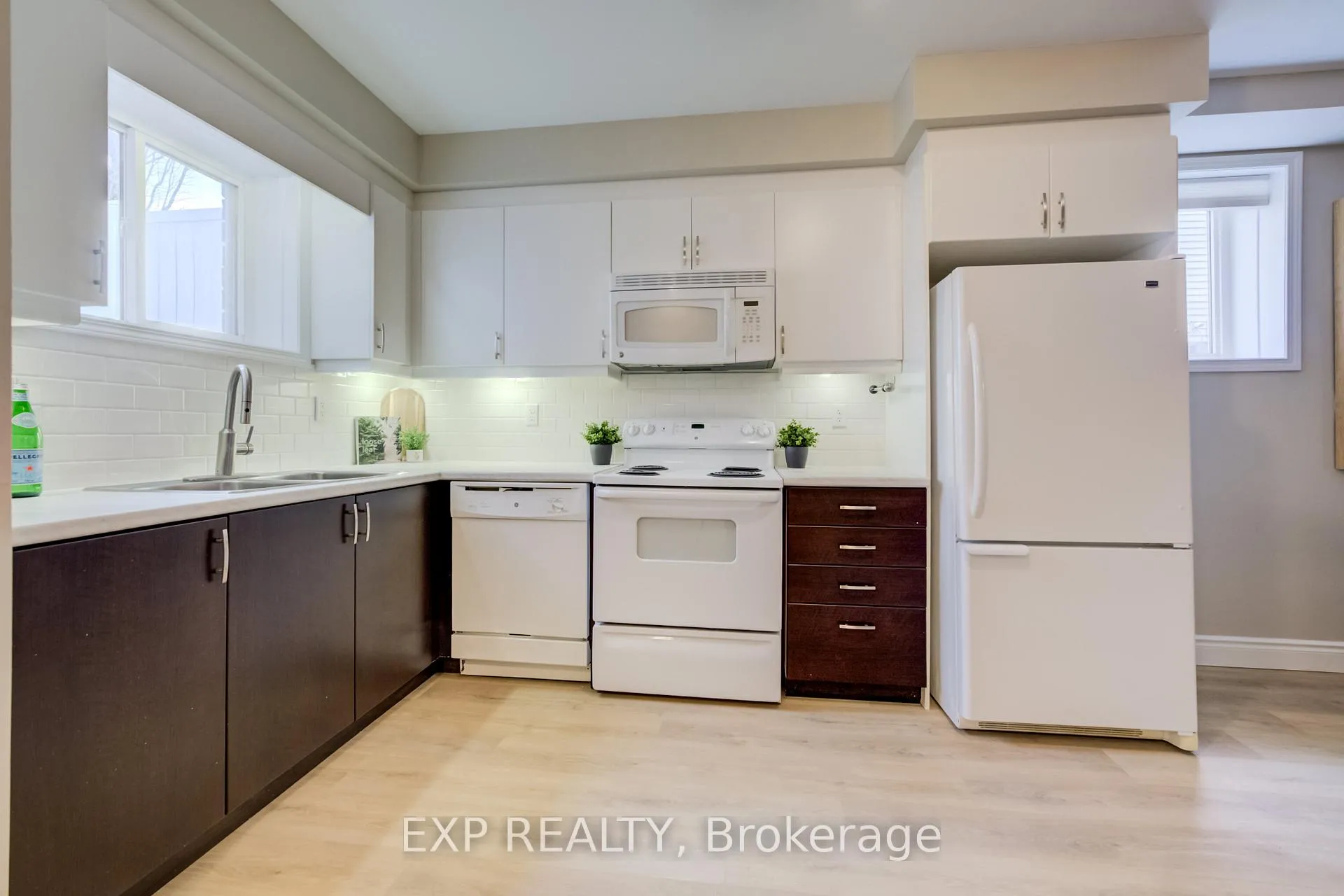 Photo 3 of Unit A, 246 Westmeadow Drive, Kitchener — HOMEH
