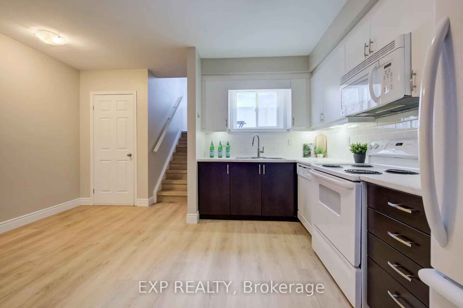 Photo 4 of Unit A, 246 Westmeadow Drive, Kitchener — HOMEH