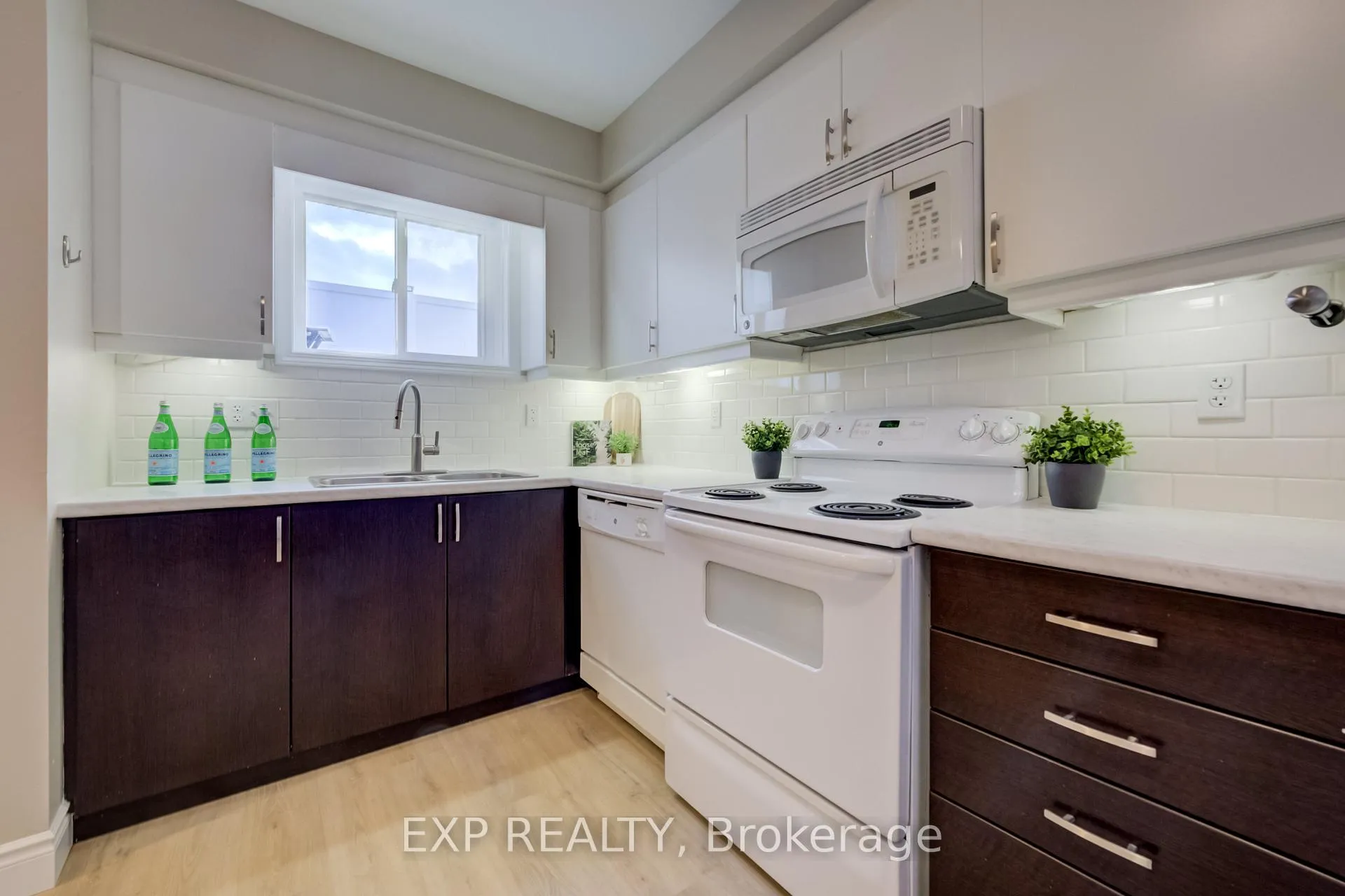 Photo 5 of Unit A, 246 Westmeadow Drive, Kitchener — HOMEH