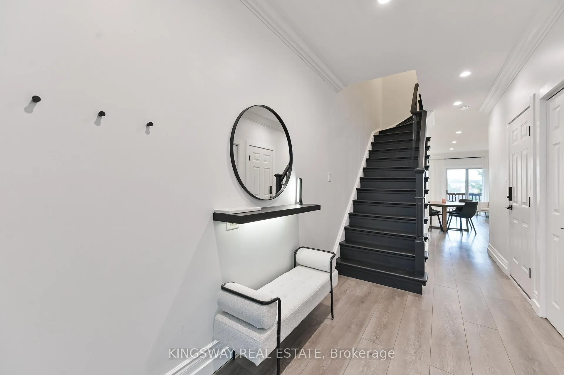 Photo 3 of 17 Amberhill Way, Aurora, Bayview Wellington — HOMEH