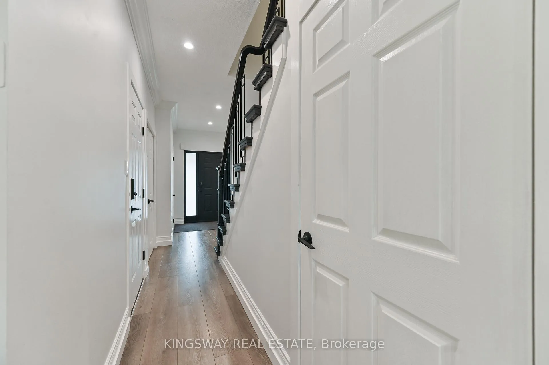 Photo 4 of 17 Amberhill Way, Aurora, Bayview Wellington — HOMEH