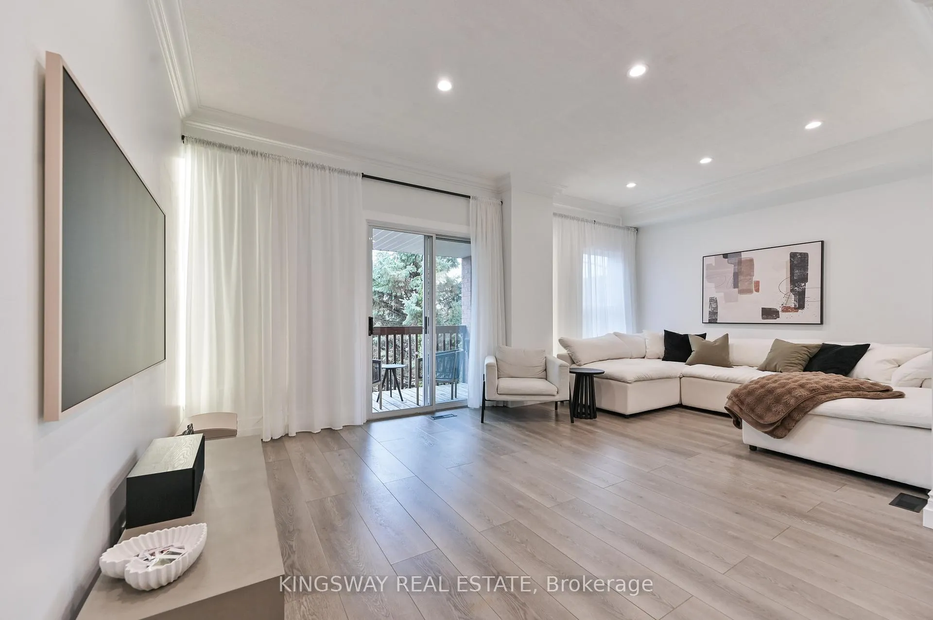 Photo 12 of 17 Amberhill Way, Aurora, Bayview Wellington — HOMEH