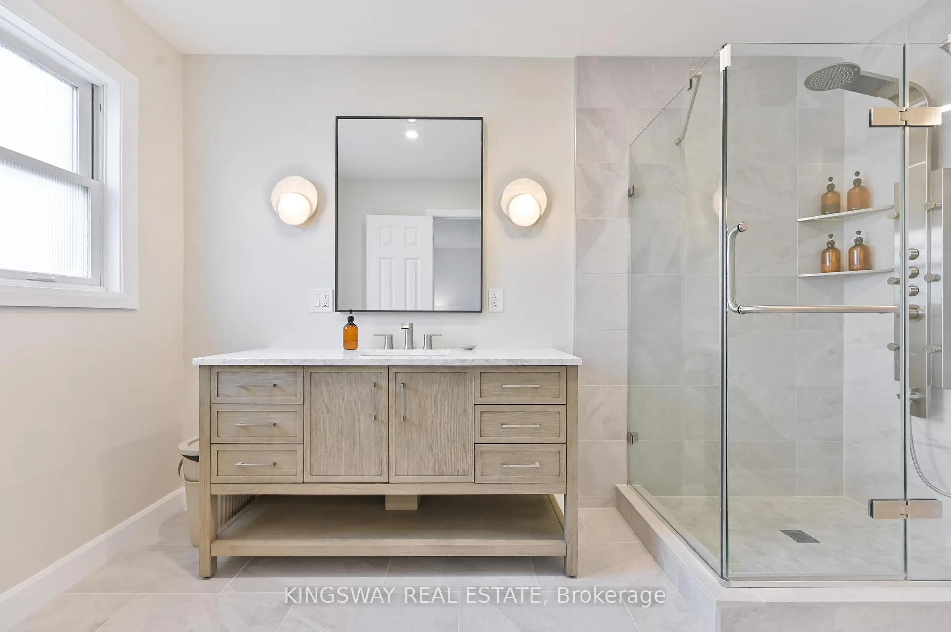 Photo 24 of 17 Amberhill Way, Aurora, Bayview Wellington — HOMEH