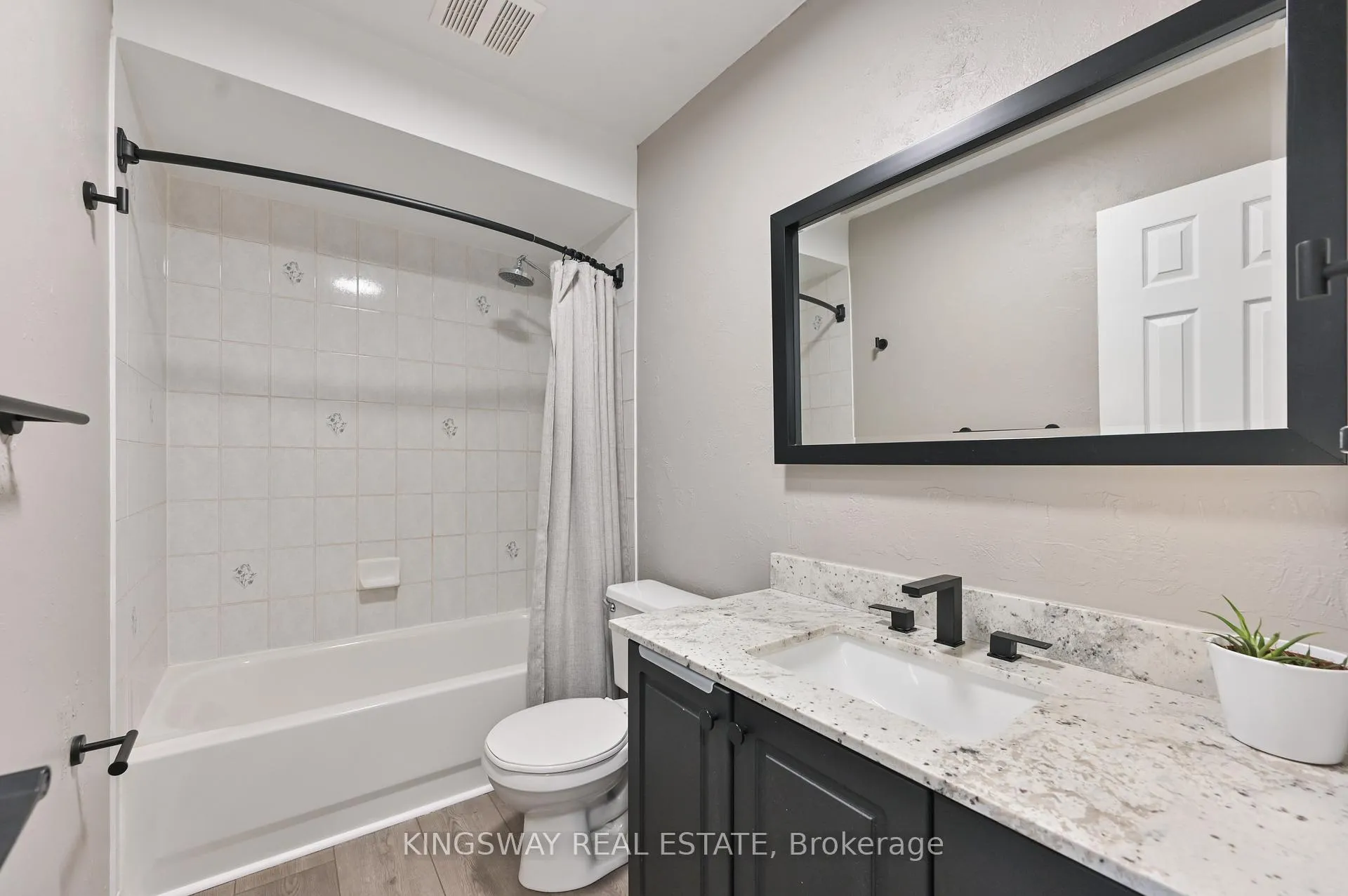Photo 29 of 17 Amberhill Way, Aurora, Bayview Wellington — HOMEH