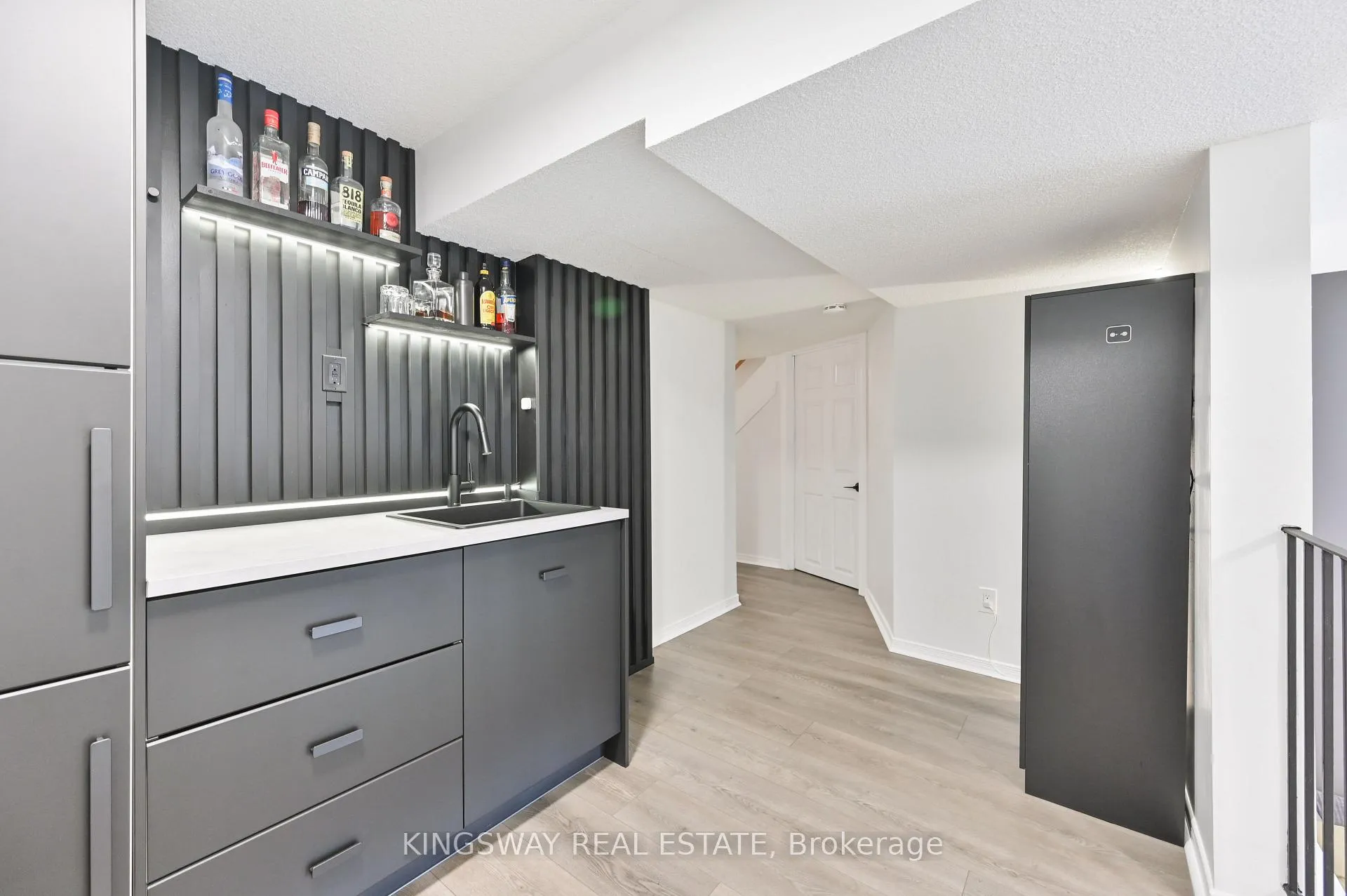 Photo 31 of 17 Amberhill Way, Aurora, Bayview Wellington — HOMEH