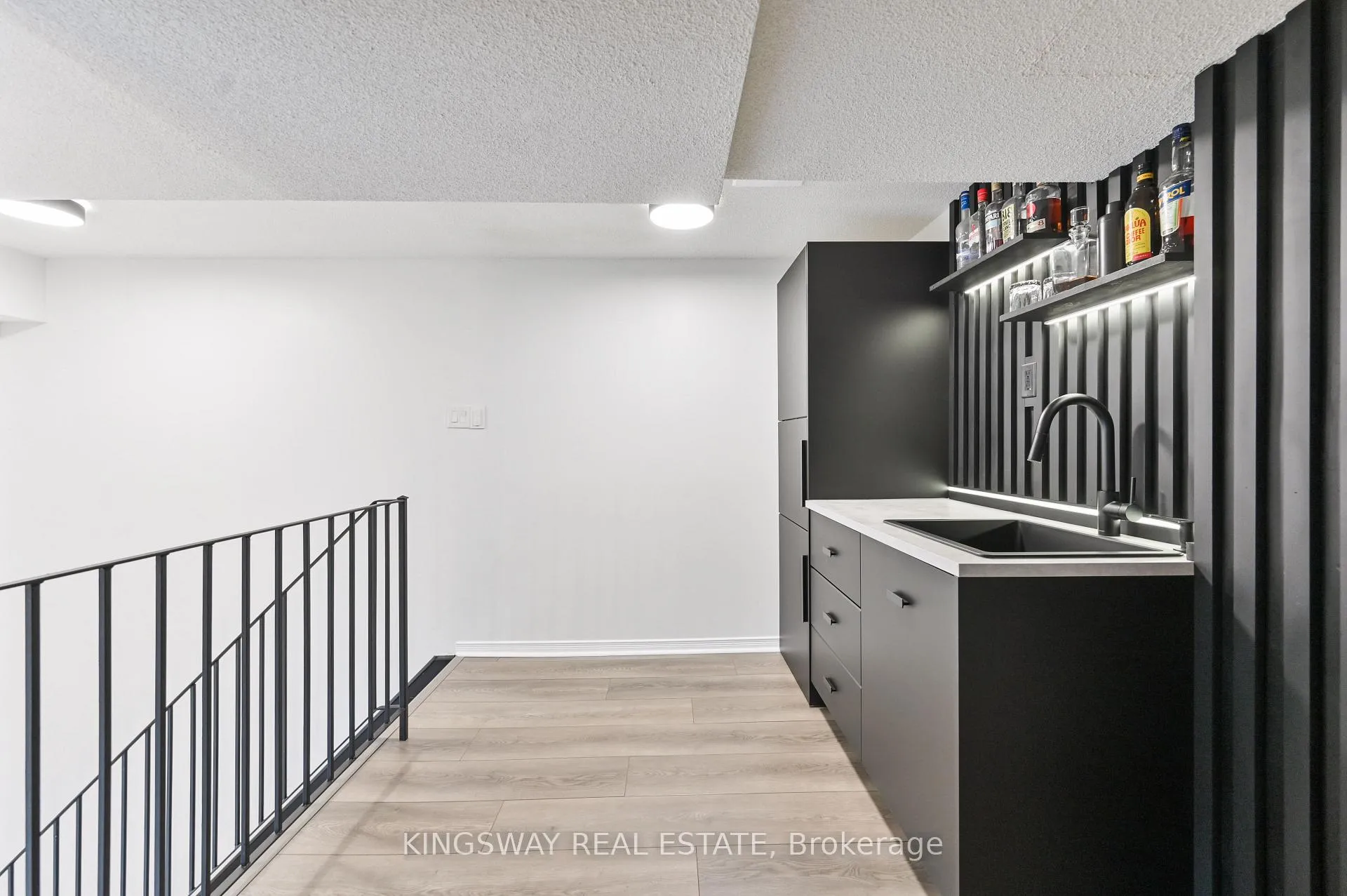 Photo 32 of 17 Amberhill Way, Aurora, Bayview Wellington — HOMEH