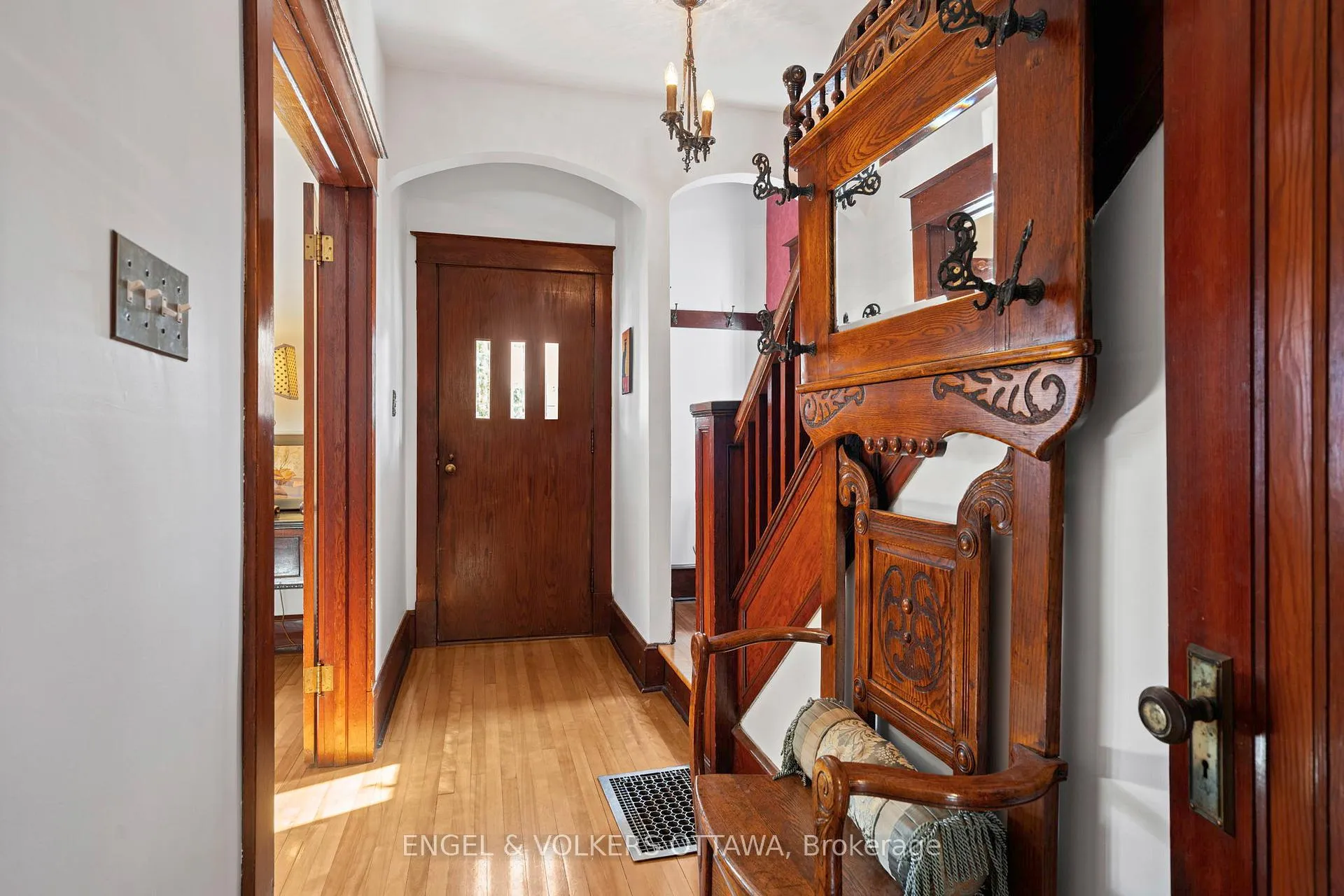 Photo 5 of 44 Hampton Avenue, Ottawa, Ottawa West — HOMEH