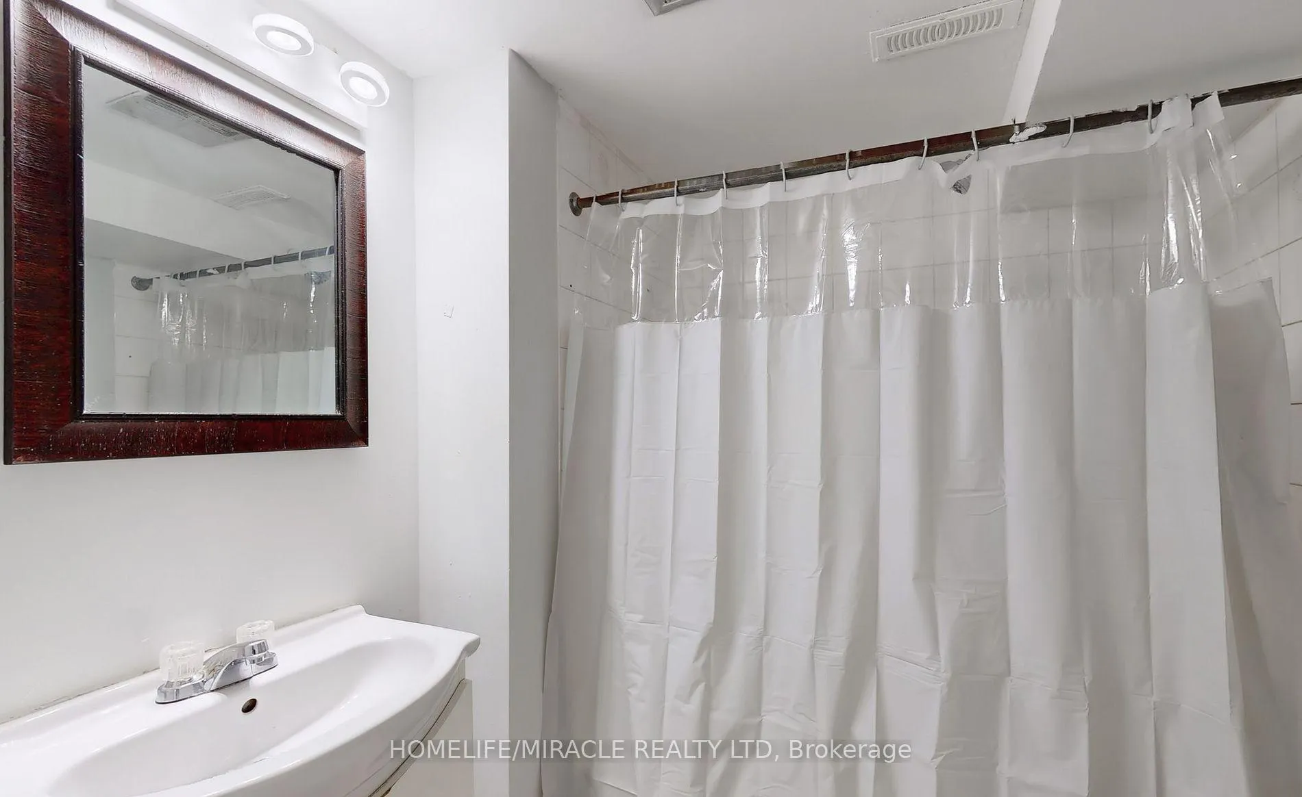 Photo 16 of 20 Nadia Place, Brampton, Westgate — HOMEH