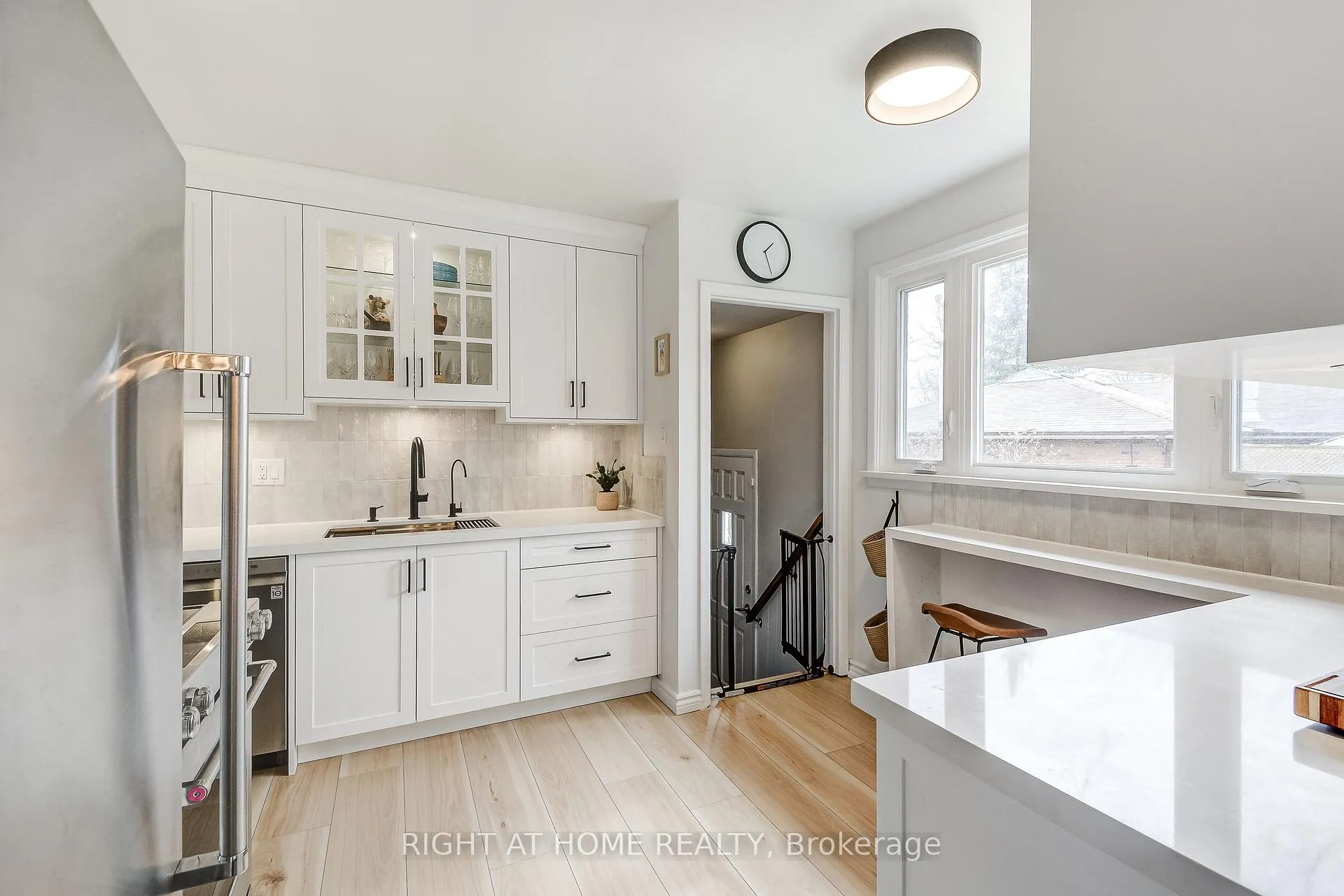 Photo 3 of 1300 Princeton Crescent, Burlington, Mountainside — HOMEH