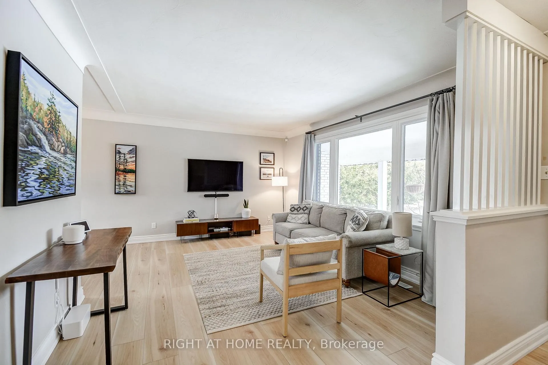 Photo 4 of 1300 Princeton Crescent, Burlington, Mountainside — HOMEH